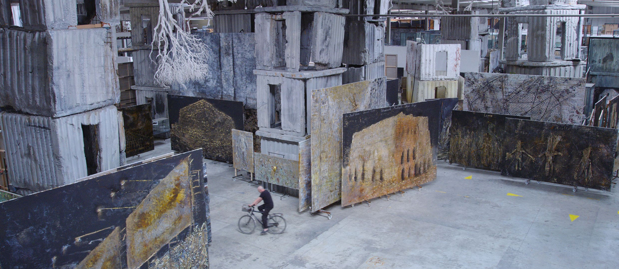 «Время брутализма» и «Я — Мартин Парр»: что смотреть на Beat Weekend 2025. Выбор BURO. (фото 3)