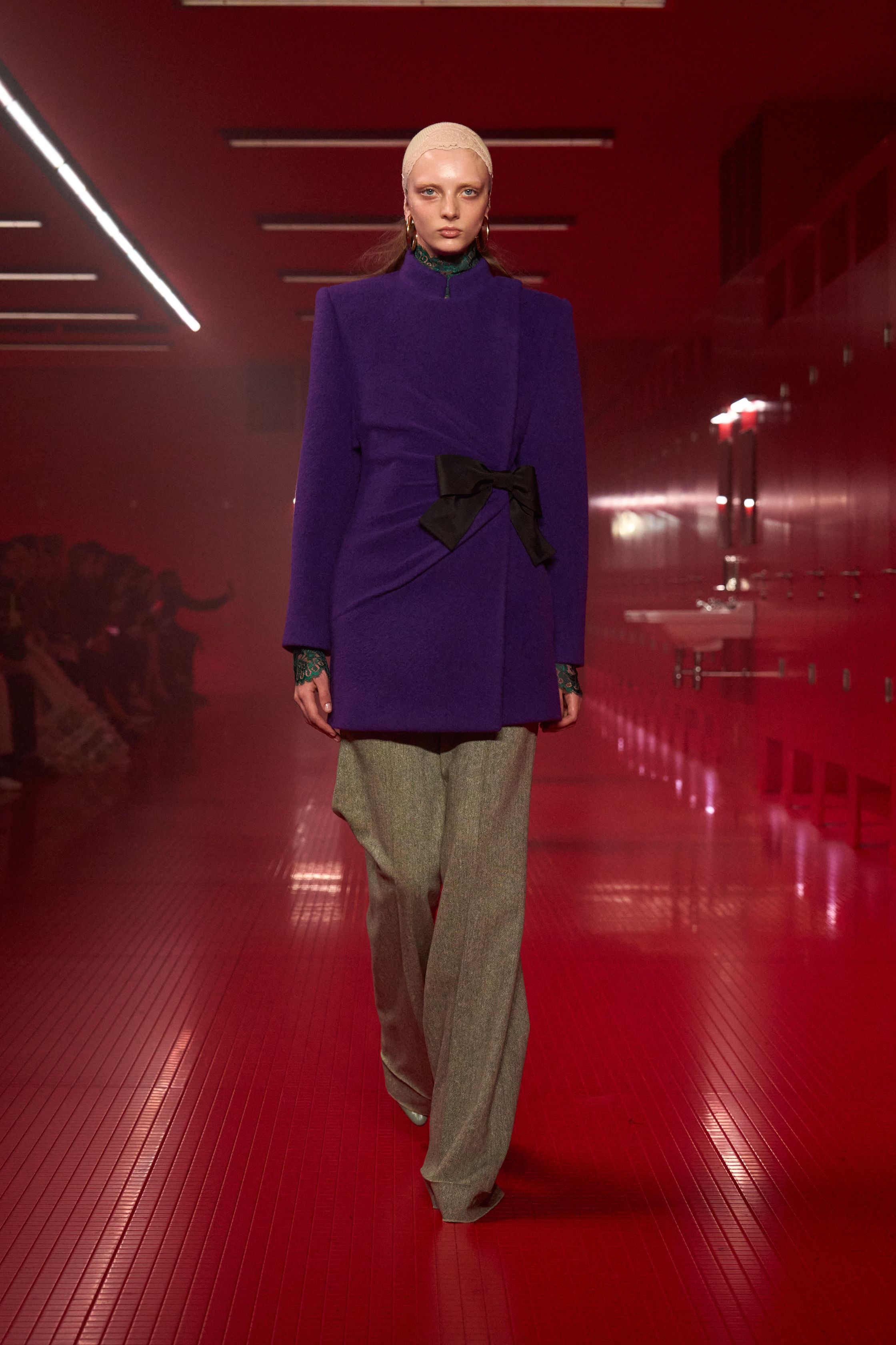 Ultra Violet, синий Кляйна, красный и травяной: 20+ ярких вещей для серого ноября (фото 2)