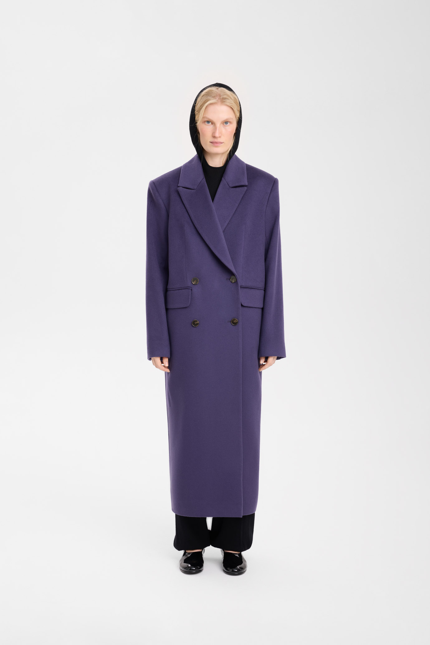 Ultra Violet, синий Кляйна, красный и травяной: 20+ ярких вещей для серого ноября (фото 6)