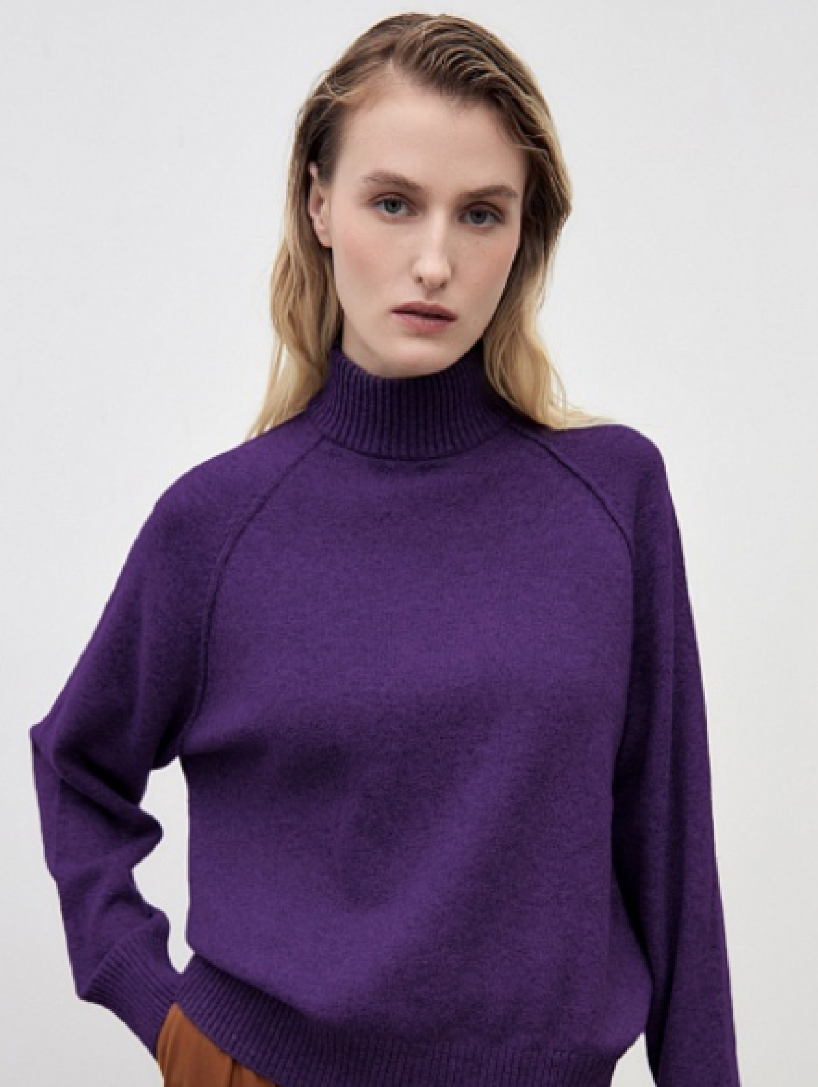 Ultra Violet, синий Кляйна, красный и травяной: 20+ ярких вещей для серого ноября (фото 10)