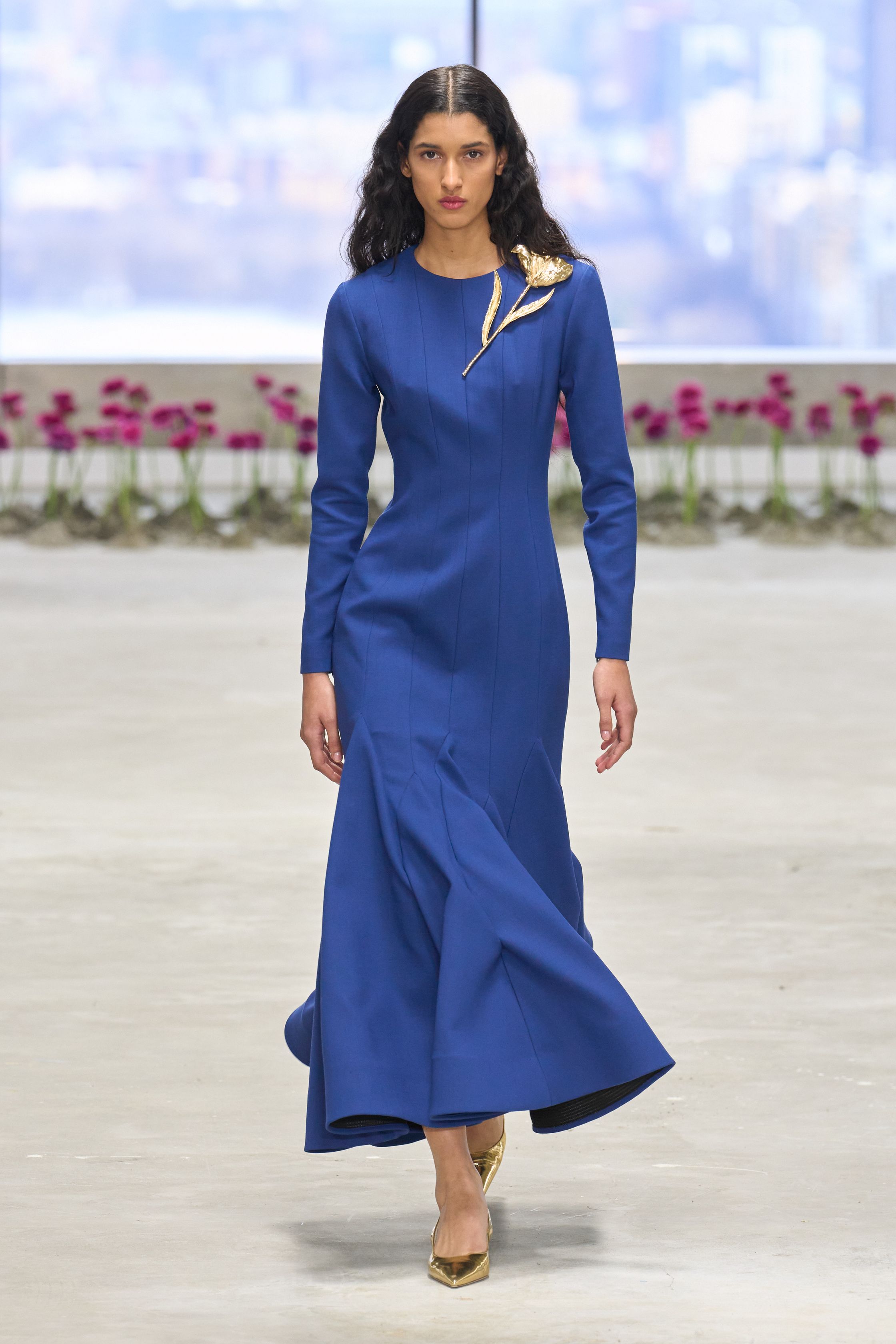 Ultra Violet, синий Кляйна, красный и травяной: 20+ ярких вещей для серого ноября (фото 14)