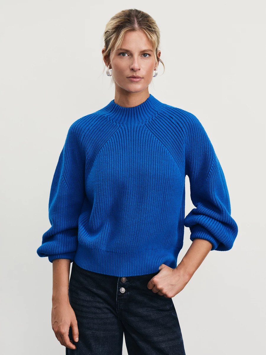 Ultra Violet, синий Кляйна, красный и травяной: 20+ ярких вещей для серого ноября (фото 15)