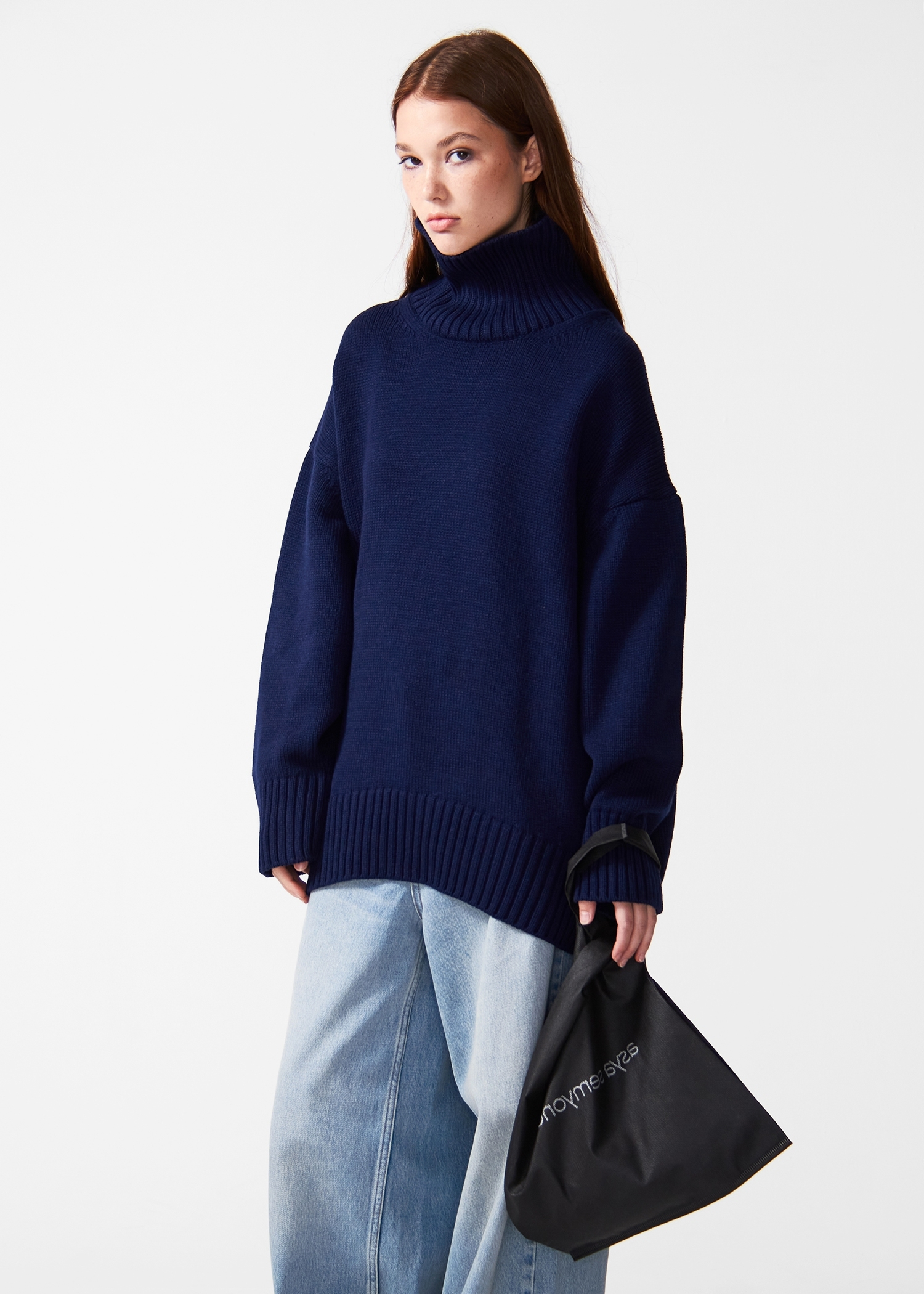 Ultra Violet, синий Кляйна, красный и травяной: 20+ ярких вещей для серого ноября (фото 18)