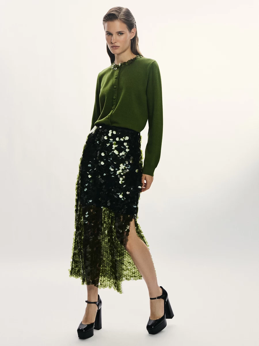 Ultra Violet, синий Кляйна, красный и травяной: 20+ ярких вещей для серого ноября (фото 25)