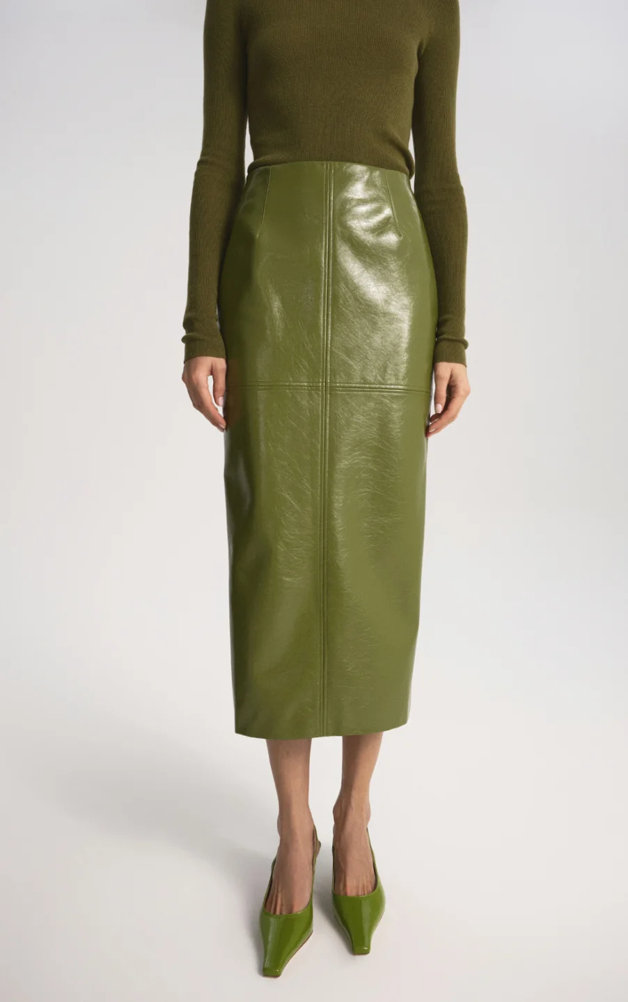 Ultra Violet, синий Кляйна, красный и травяной: 20+ ярких вещей для серого ноября (фото 28)