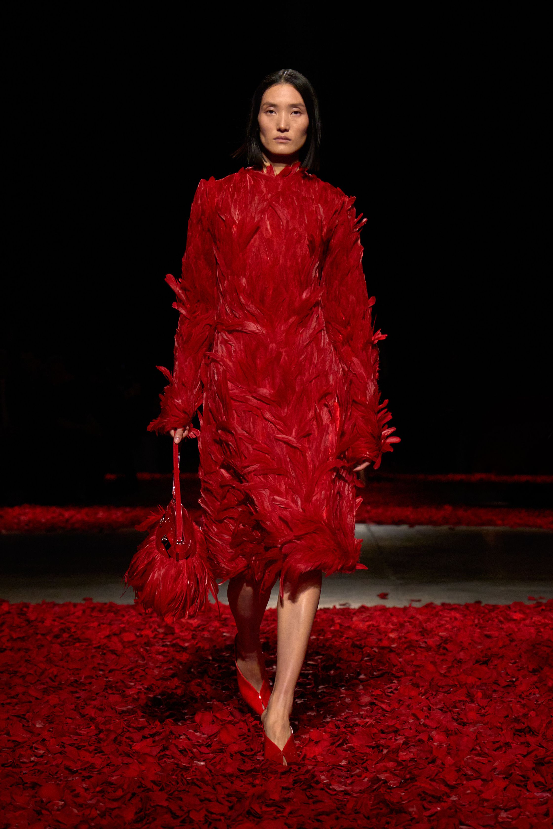 Ultra Violet, синий Кляйна, красный и травяной: 20+ ярких вещей для серого ноября (фото 33)