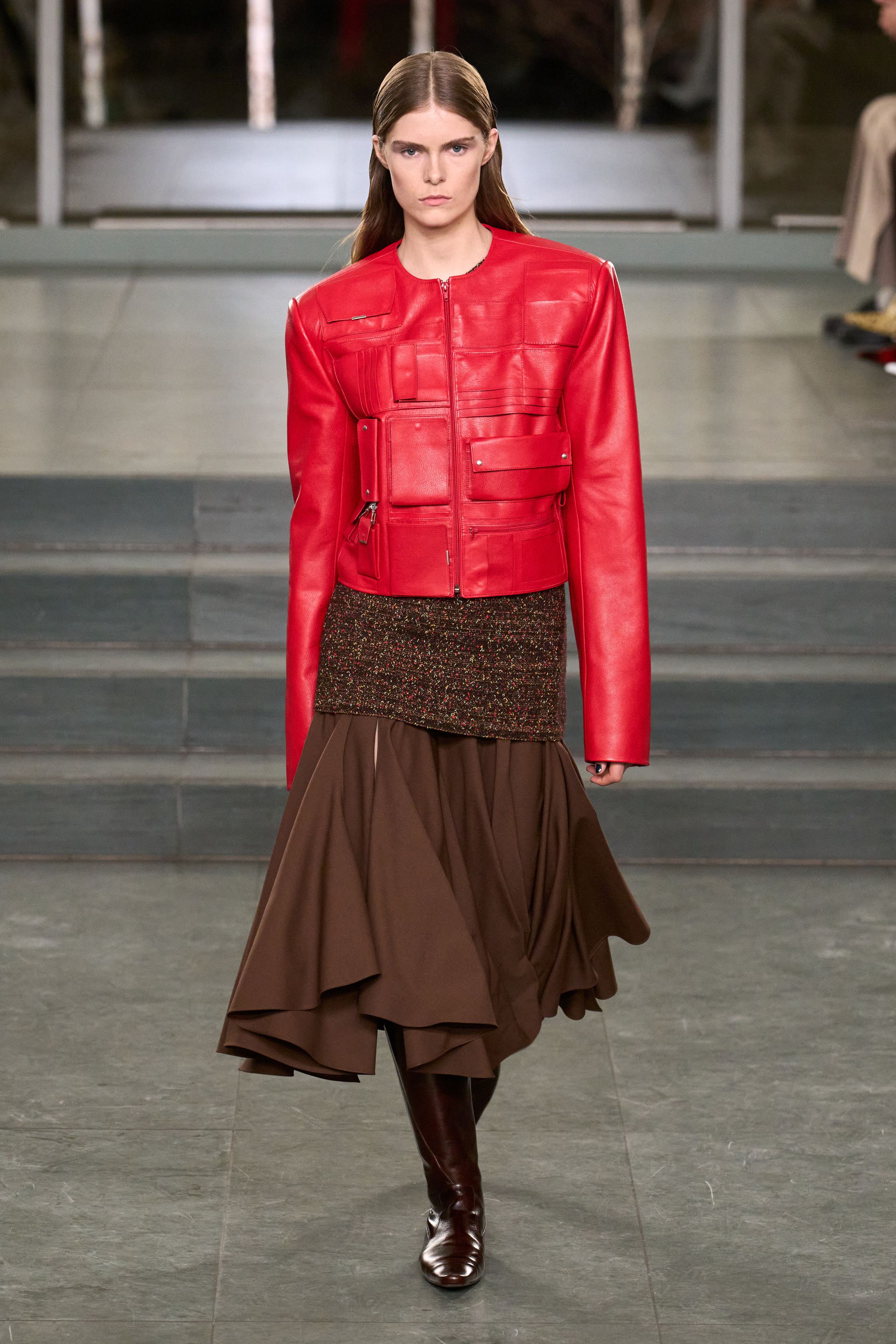 Ultra Violet, синий Кляйна, красный и травяной: 20+ ярких вещей для серого ноября (фото 32)