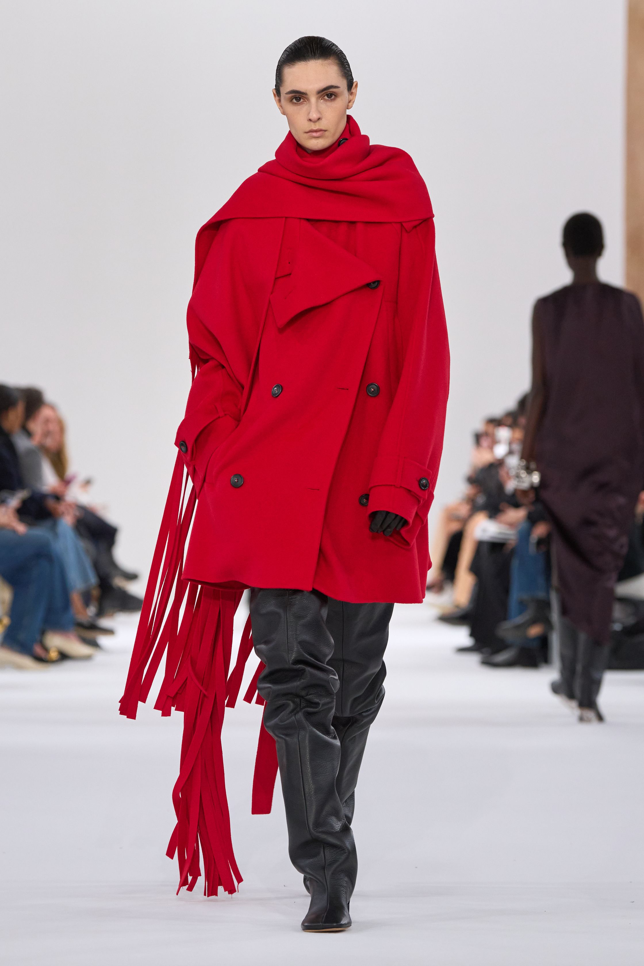 Ultra Violet, синий Кляйна, красный и травяной: 20+ ярких вещей для серого ноября (фото 31)