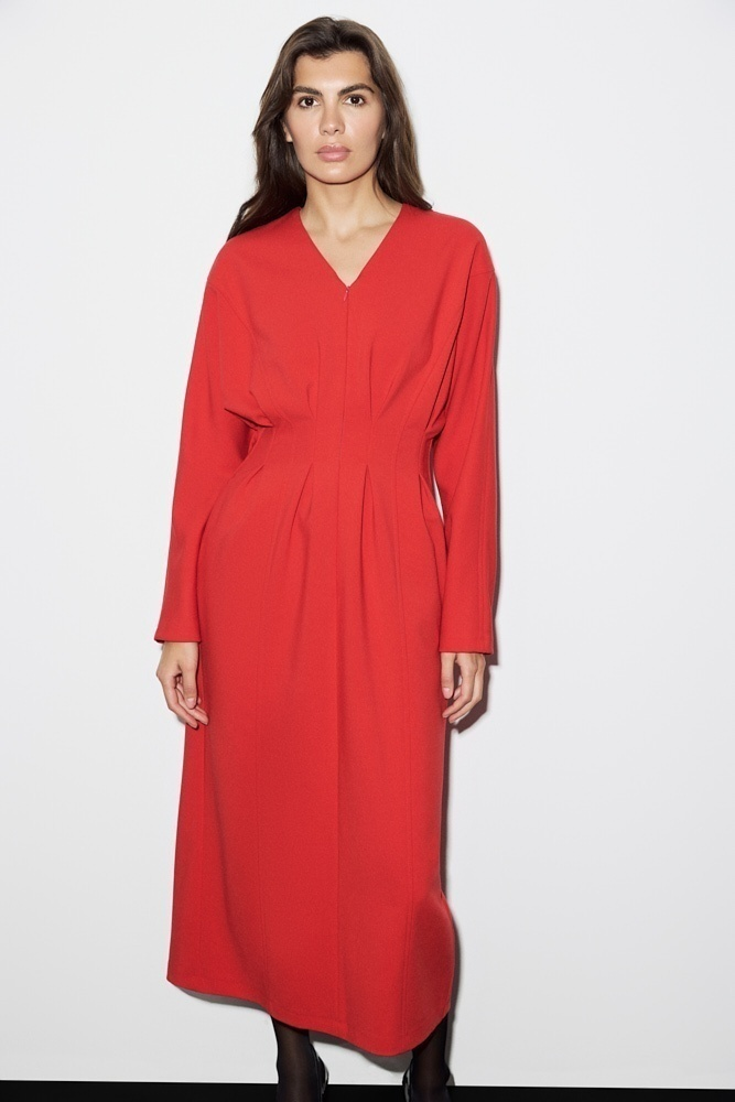 Ultra Violet, синий Кляйна, красный и травяной: 20+ ярких вещей для серого ноября (фото 37)