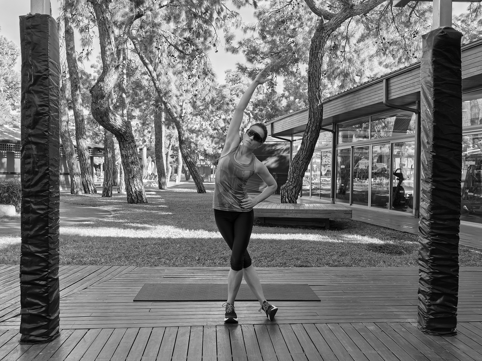 Какие упражнения помогут бороться с отеками? Показывает эксперт (фото 4)