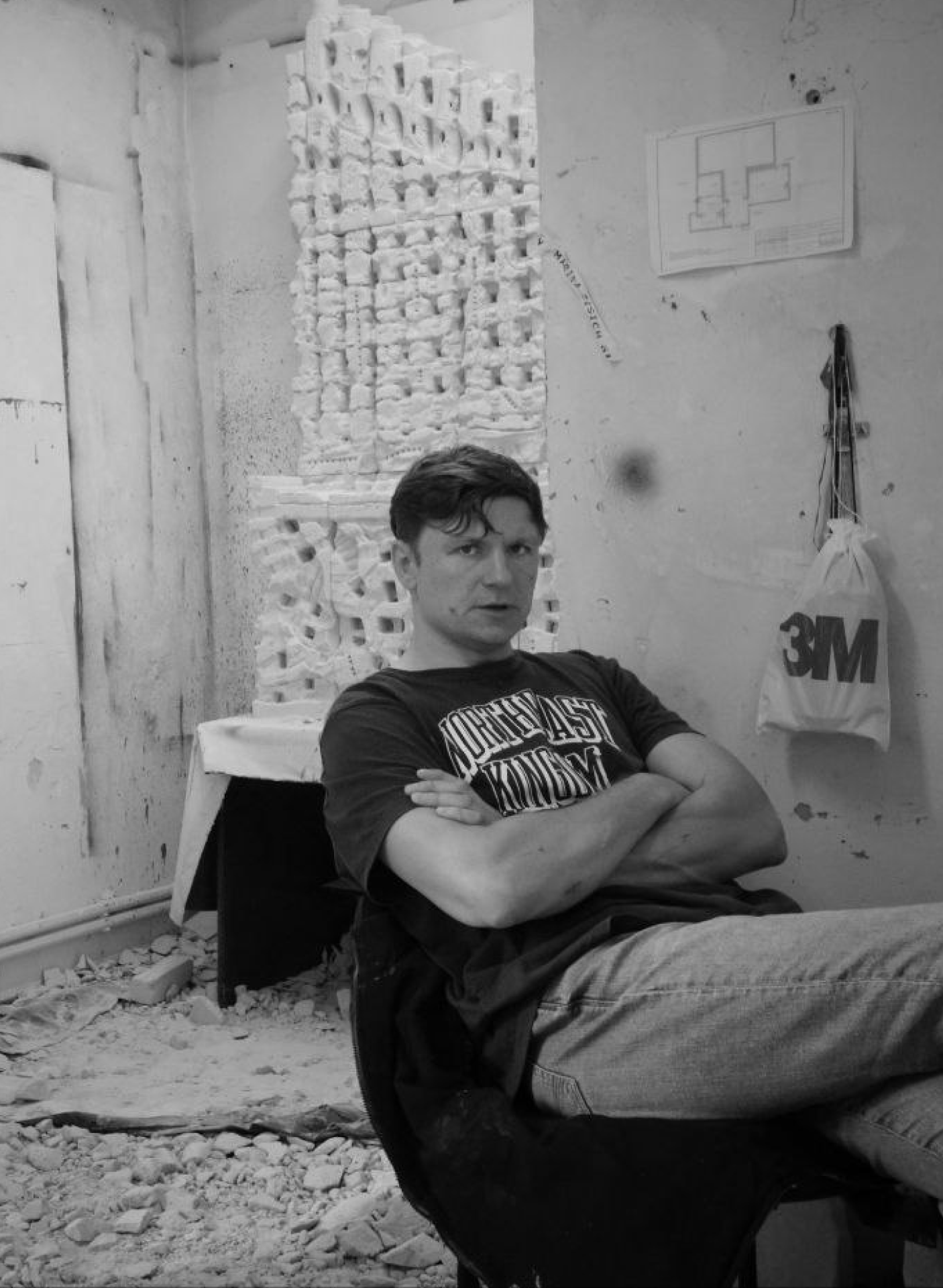 Художники рисуют для BURO.: Коля Садовник — об энергии удара по камню, бесформенности и памятниках (фото 1)