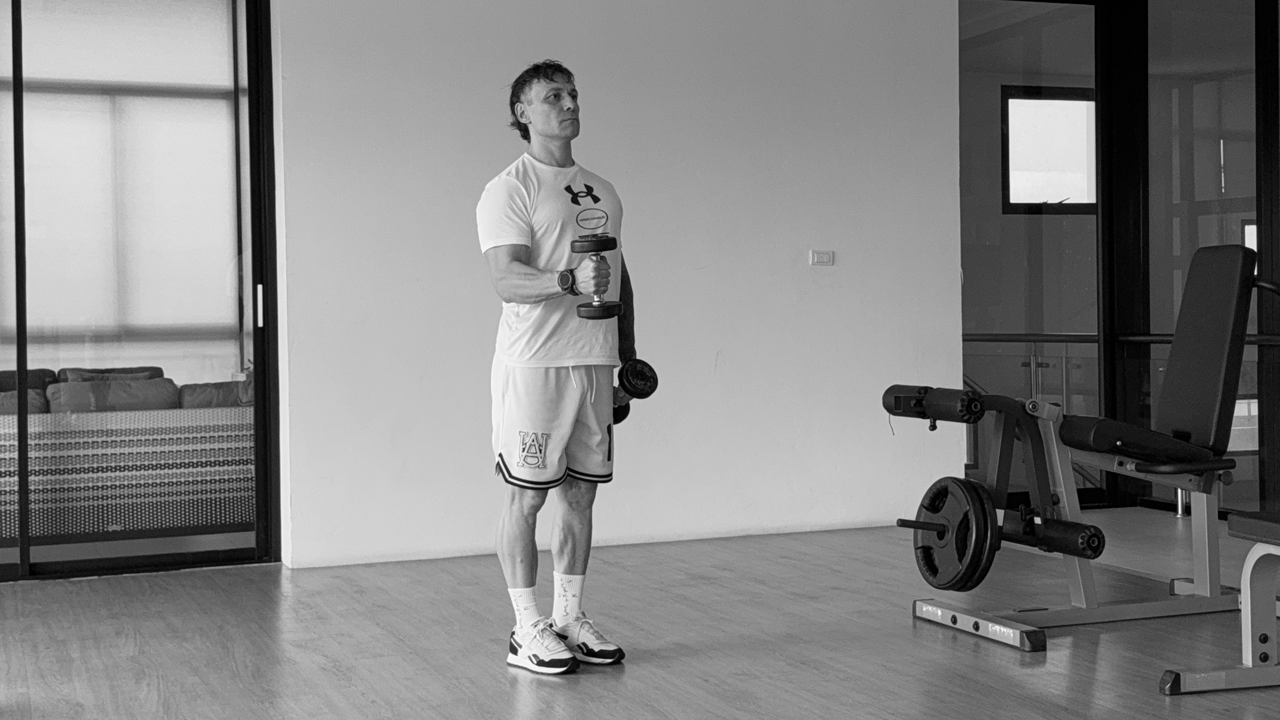 Как натренировать руки и плечи, не набирая массу? Показывает тренер (фото 6)