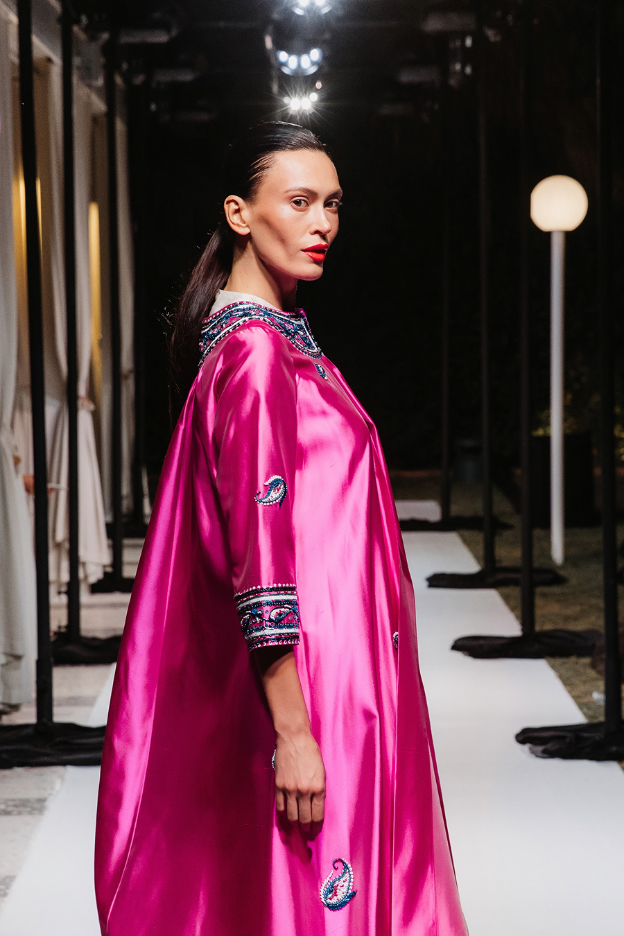 Yanina Couture провел показ знаковых кутюрных образов в Дубае (фото 25)