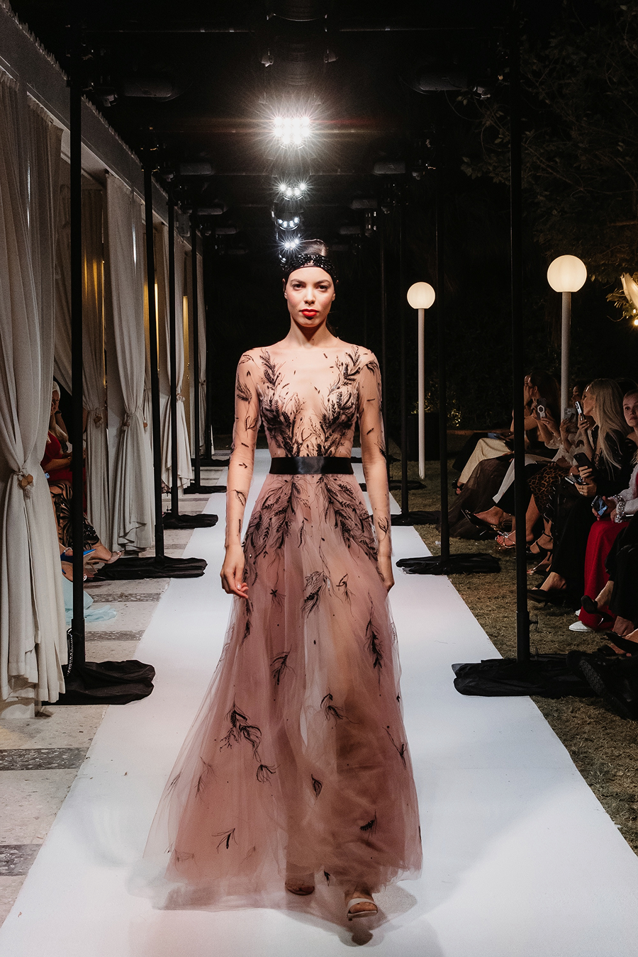 Yanina Couture провел показ знаковых кутюрных образов в Дубае (фото 22)