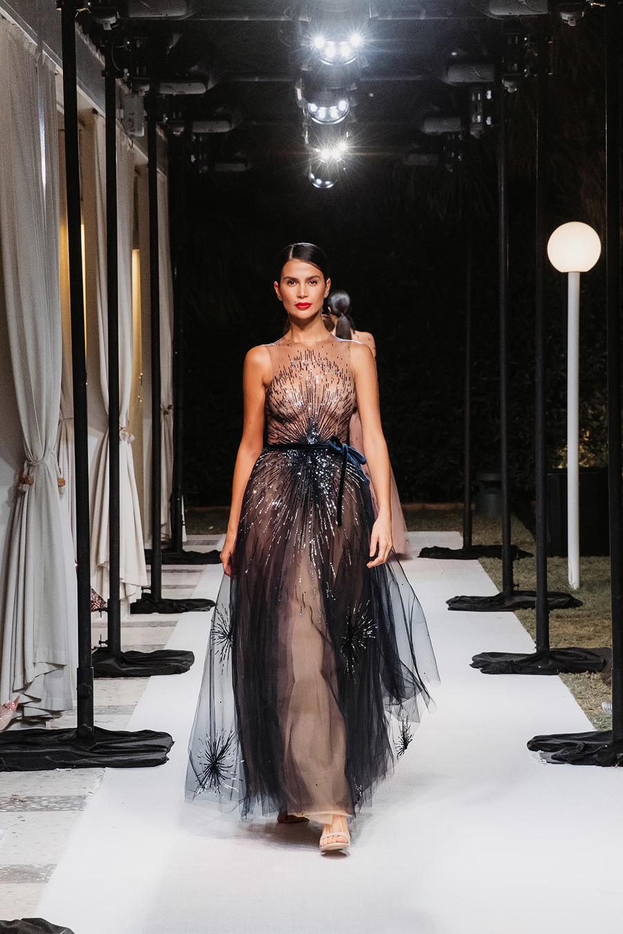 Yanina Couture провел показ знаковых кутюрных образов в Дубае (фото 21)