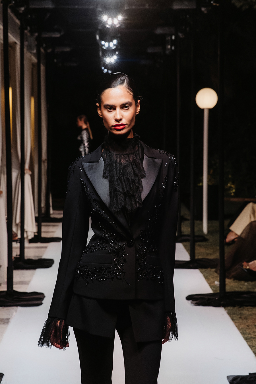 Yanina Couture провел показ знаковых кутюрных образов в Дубае (фото 16)