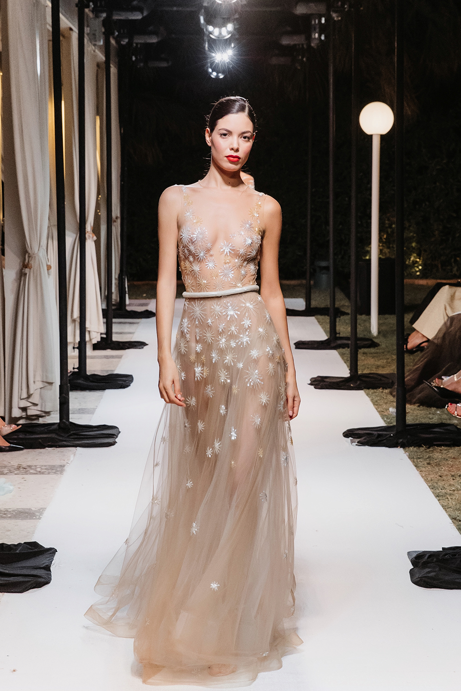 Yanina Couture провел показ знаковых кутюрных образов в Дубае (фото 7)