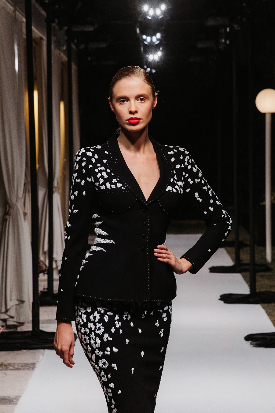 Yanina Couture провел показ знаковых кутюрных образов в Дубае (фото 17)