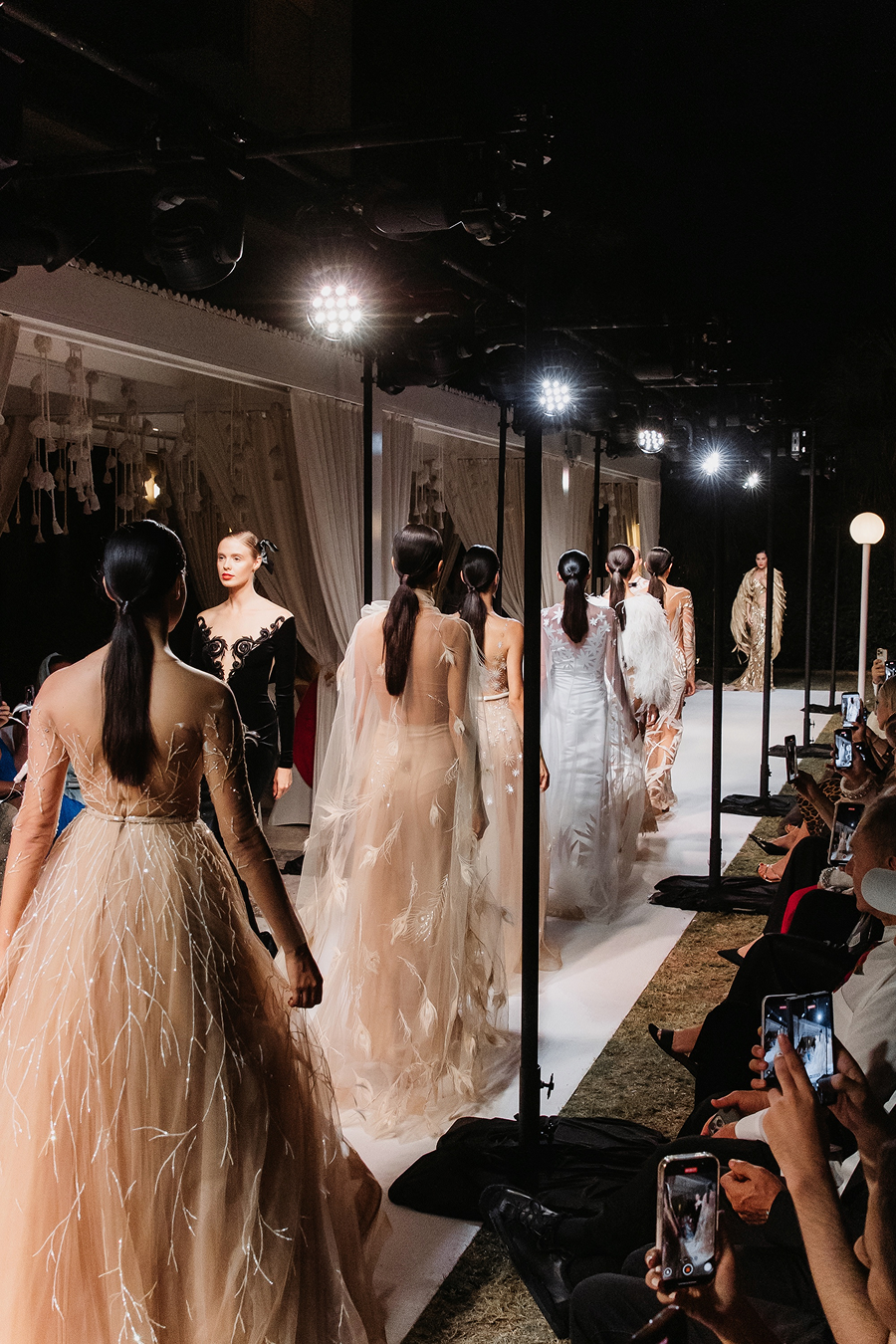 Yanina Couture провел показ знаковых кутюрных образов в Дубае (фото 2)