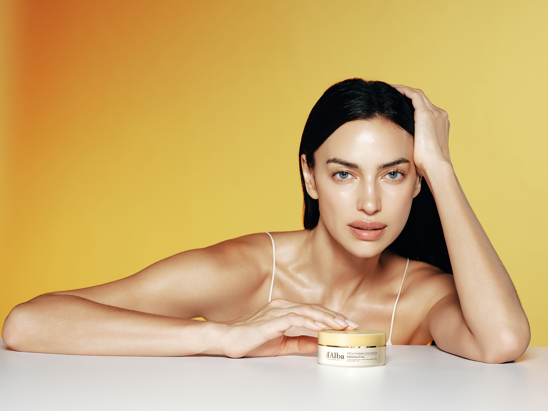 Ирина Шейк и культовые бьюти-средства. Все, что нужно знать о новой рекламной кампании d’Alba (фото 6)