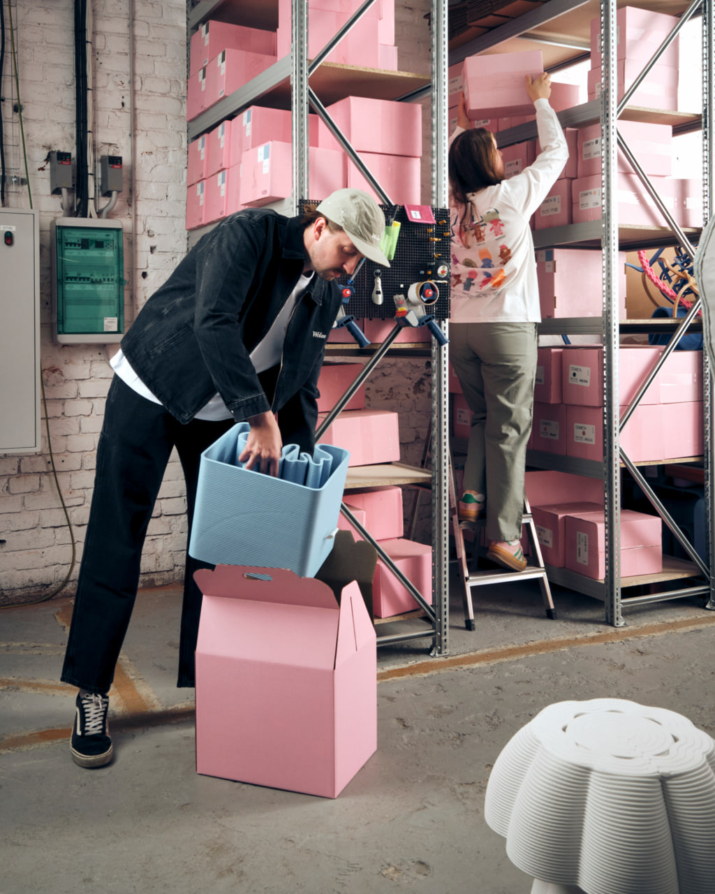 Бренд мебели Eburet проведет «розовый четверг» (фото 2)