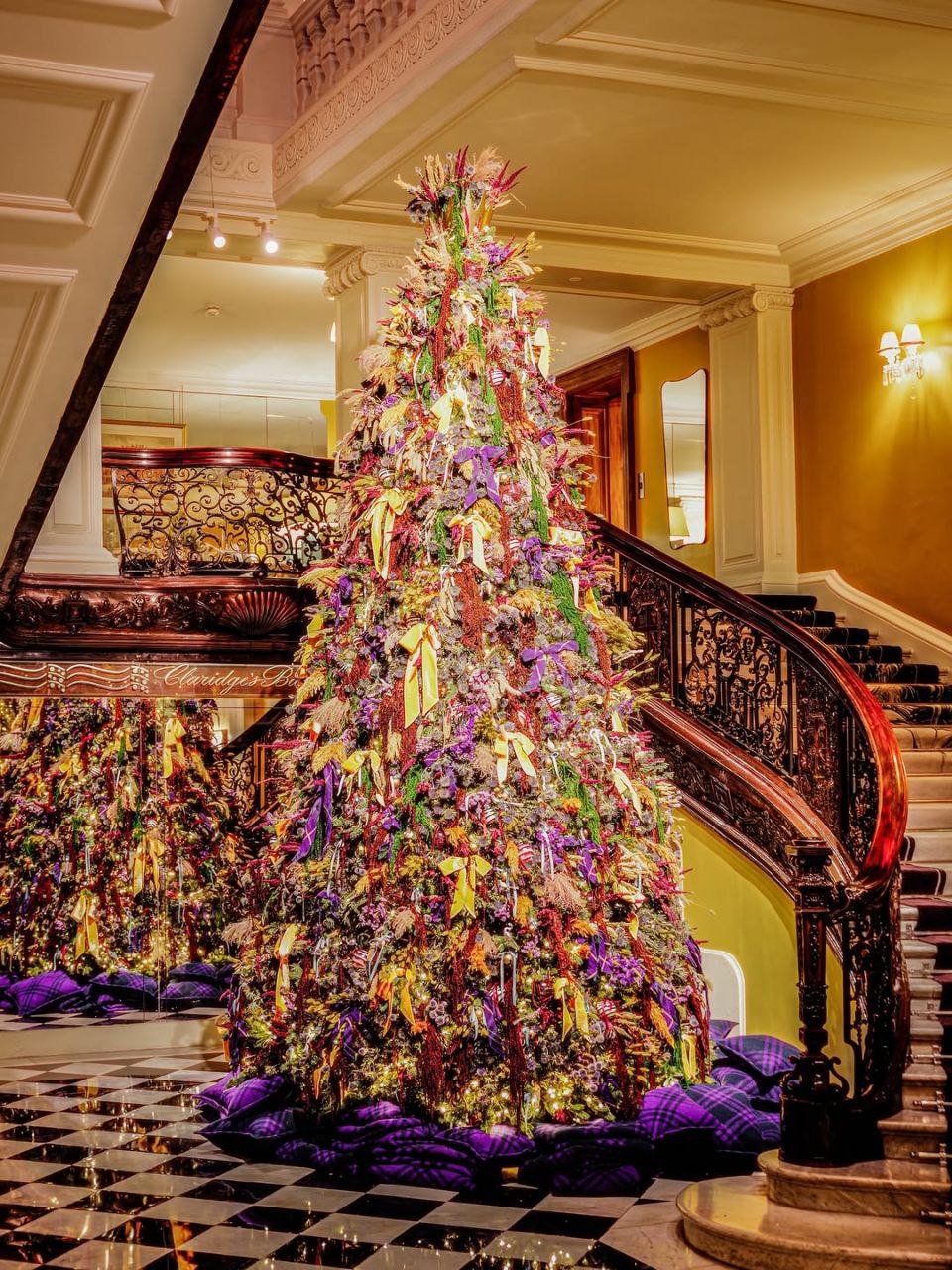 Burberry украсил новогоднюю елку в отеле Claridge's (фото 5)