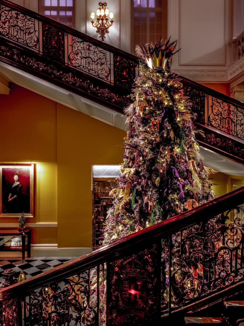 Burberry украсил новогоднюю елку в отеле Claridge's (фото 4)