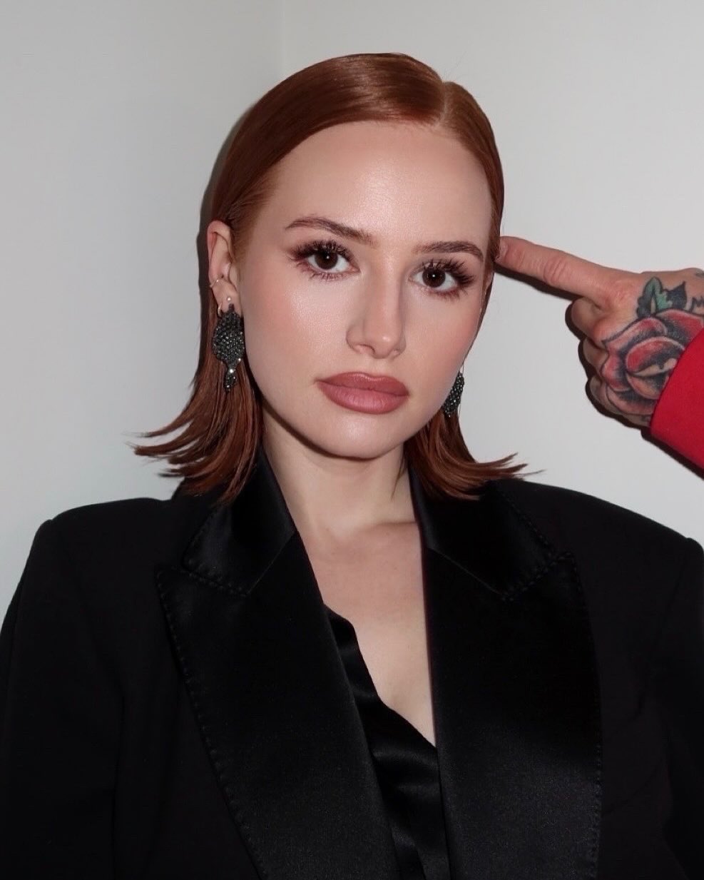 Самая трендовая стрижка этой зимы? Конечно, боб средней длины, как у Сидни Суини (фото 7)