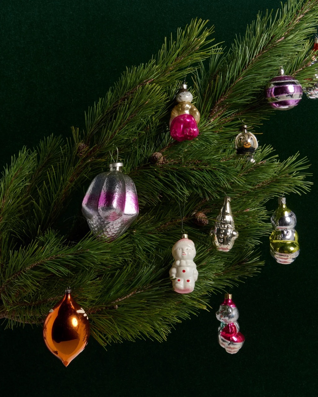 JW Anderson выставил на продажу коллекцию винтажных елочных игрушек (фото 5)