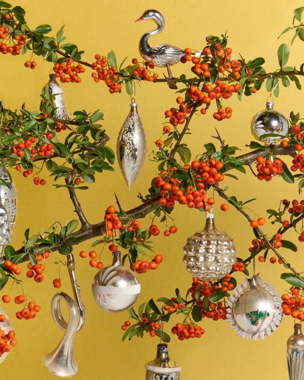 JW Anderson выставил на продажу коллекцию винтажных елочных игрушек (фото 1)