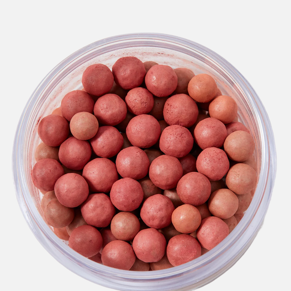 Глиттеры, палетки, помады и подводки: блестящая декоративная косметика для новогодних корпоративов (фото 7)