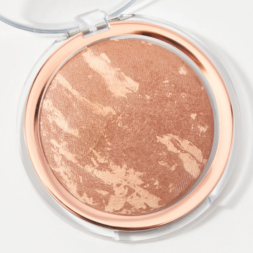 Глиттеры, палетки, помады и подводки: блестящая декоративная косметика для новогодних корпоративов (фото 17)