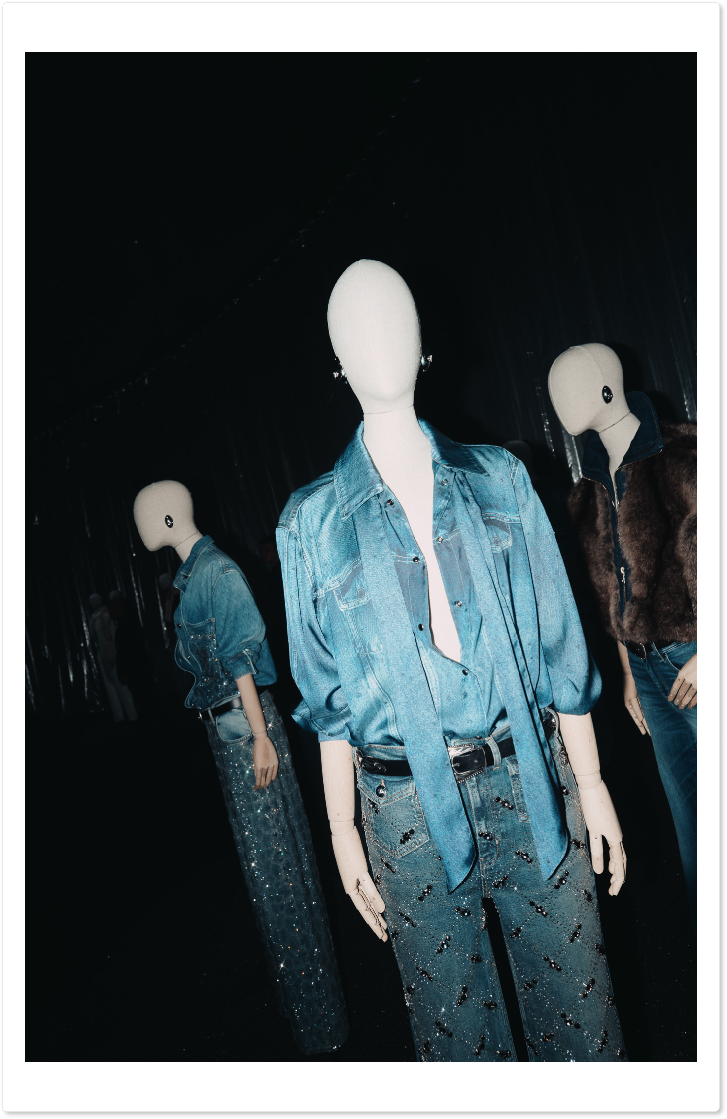 Деним, стразы, бахрома: новая глава бренда Liu Jo (фото 9)