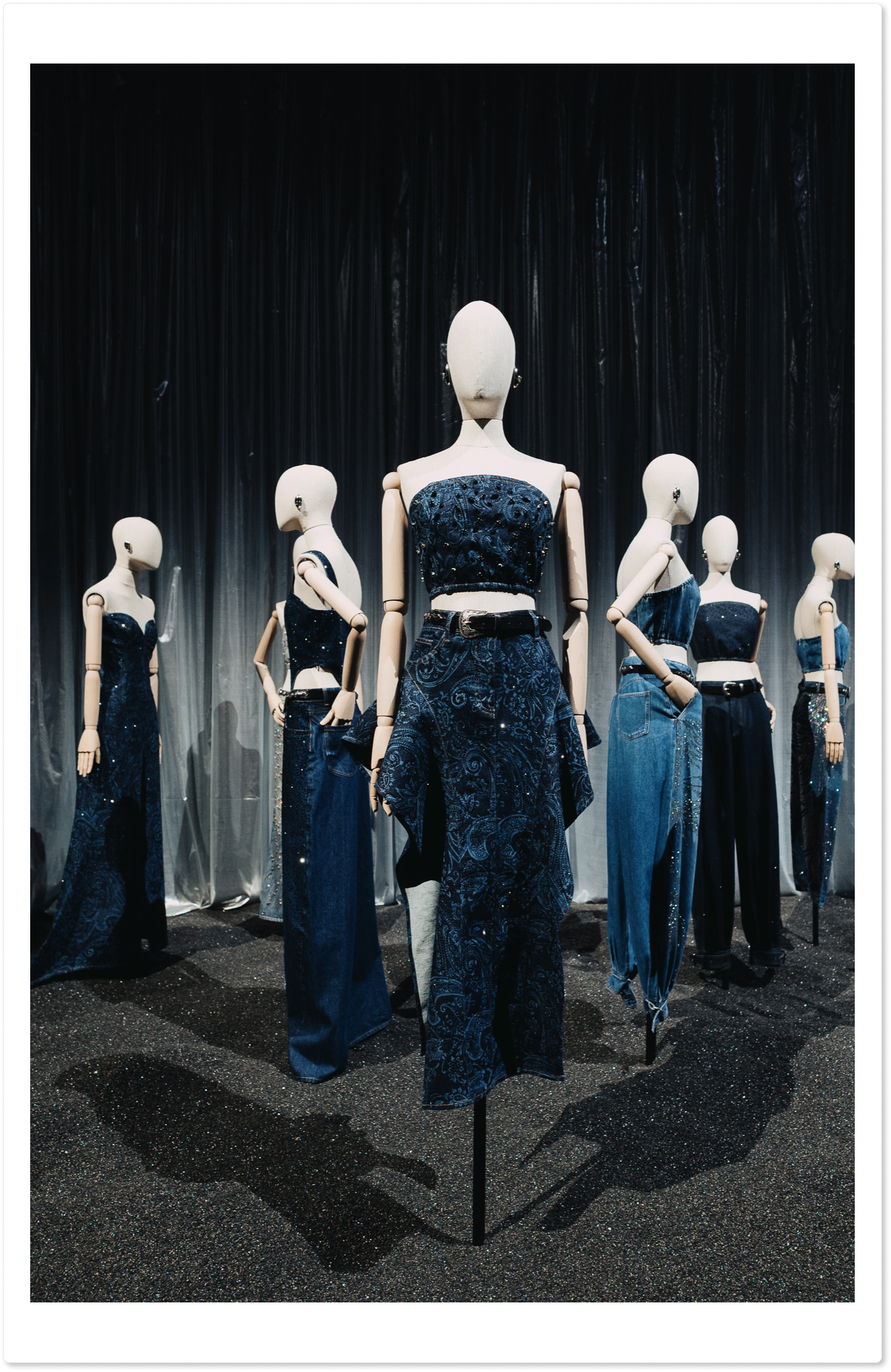 Деним, стразы, бахрома: новая глава бренда Liu Jo (фото 6)