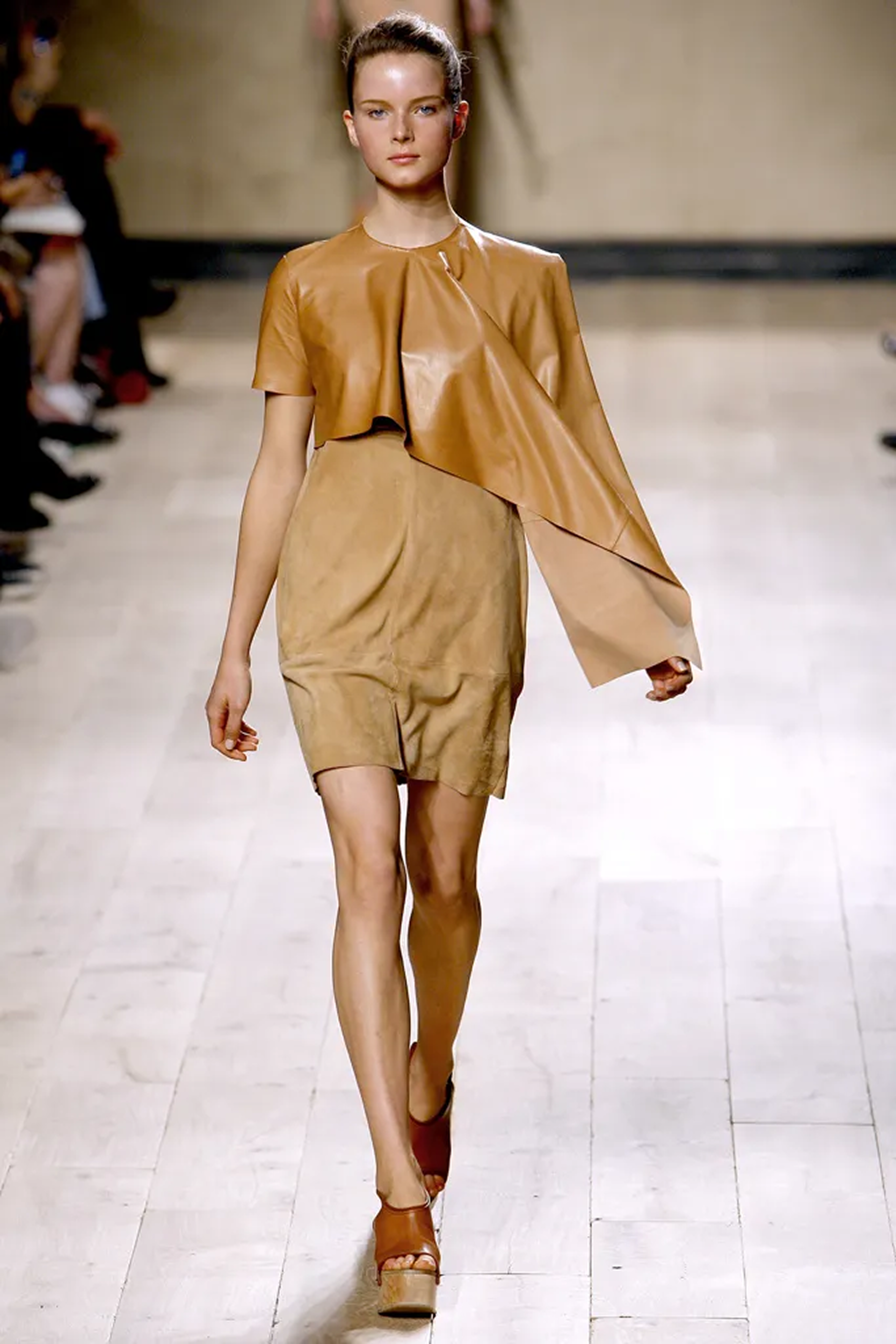 От детской обуви до сумки Luggage: история Céline длиной в 80 лет (фото 24)