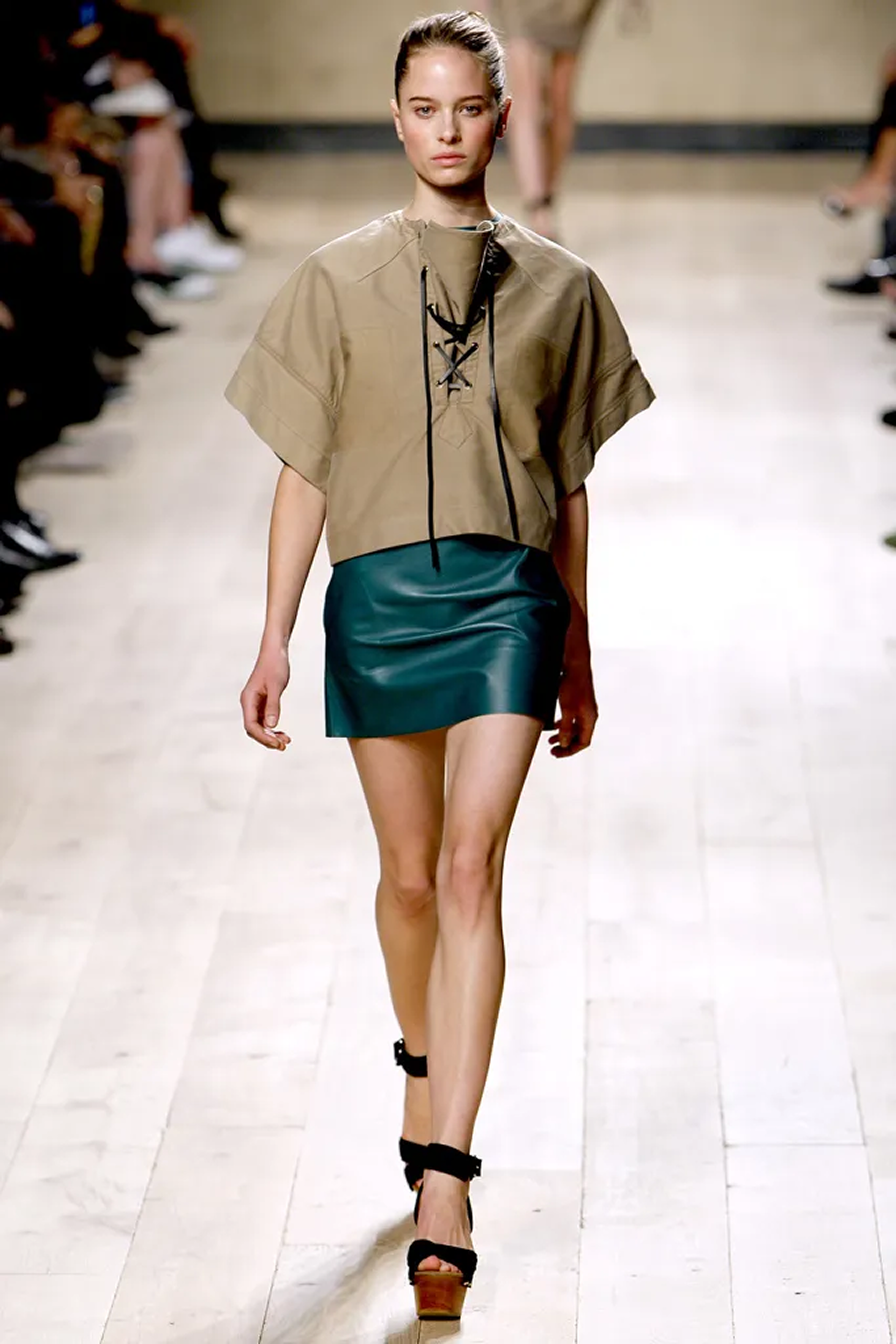 От детской обуви до сумки Luggage: история Céline длиной в 80 лет (фото 25)