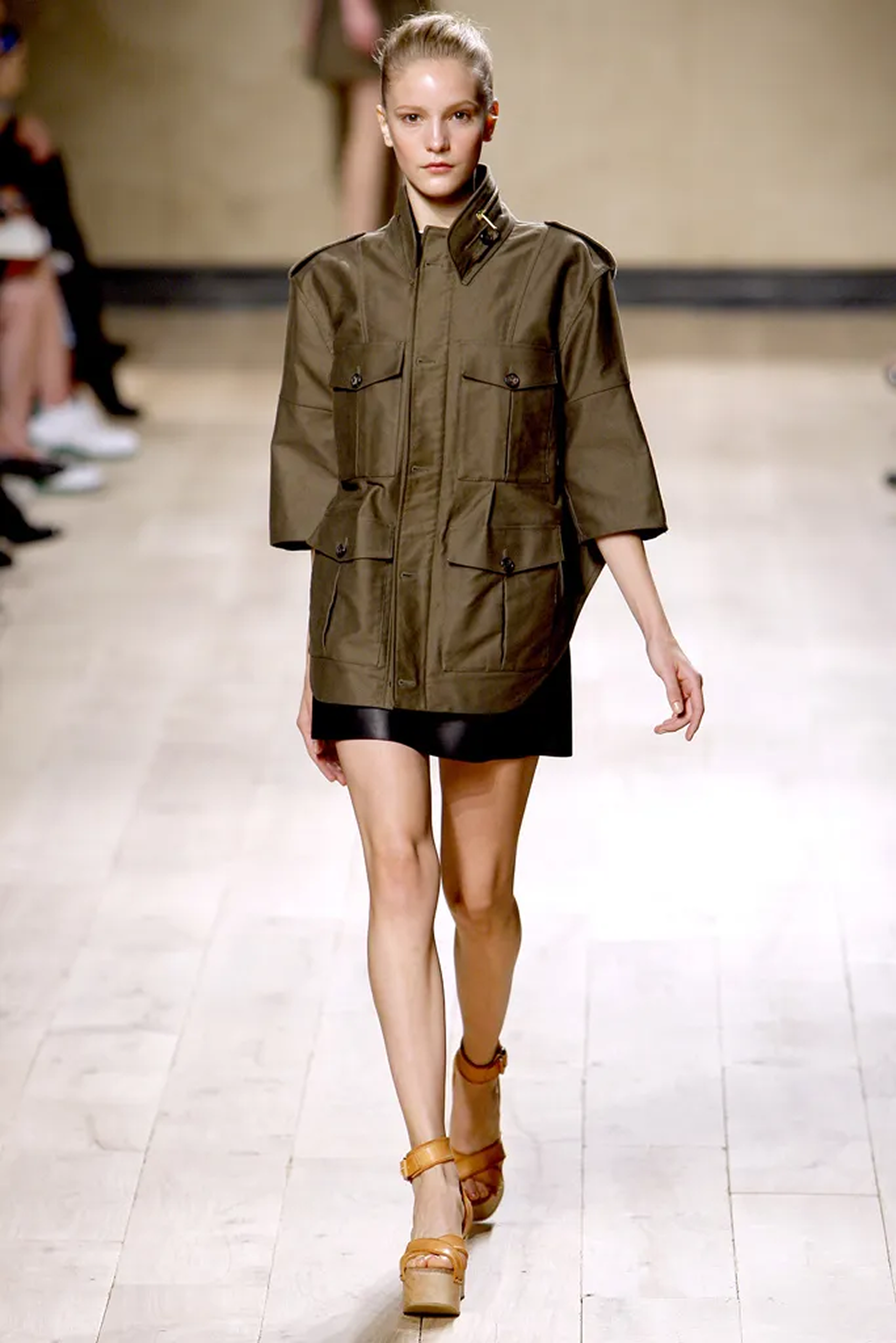 От детской обуви до сумки Luggage: история Céline длиной в 80 лет (фото 26)