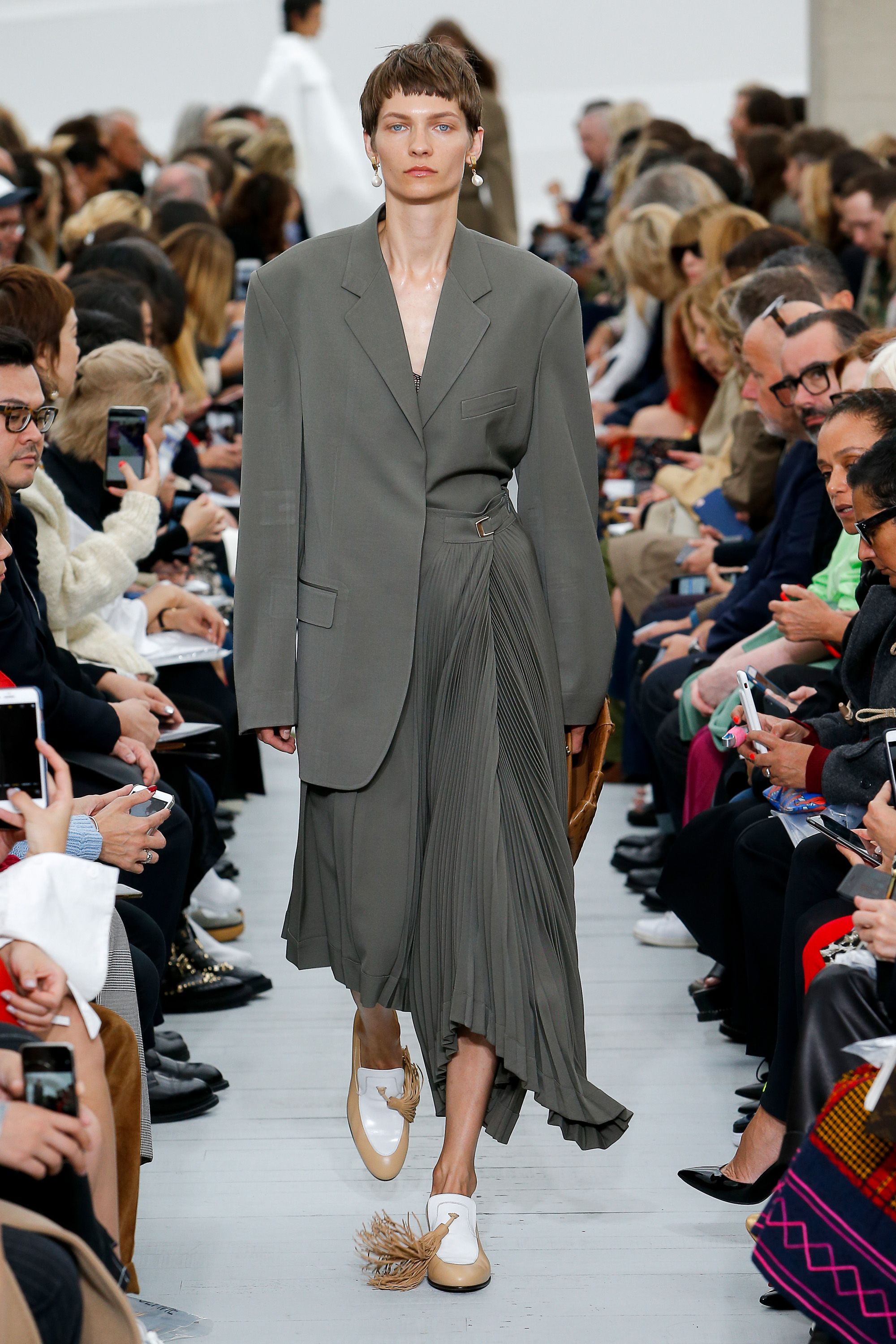 От детской обуви до сумки Luggage: история Céline длиной в 80 лет (фото 32)