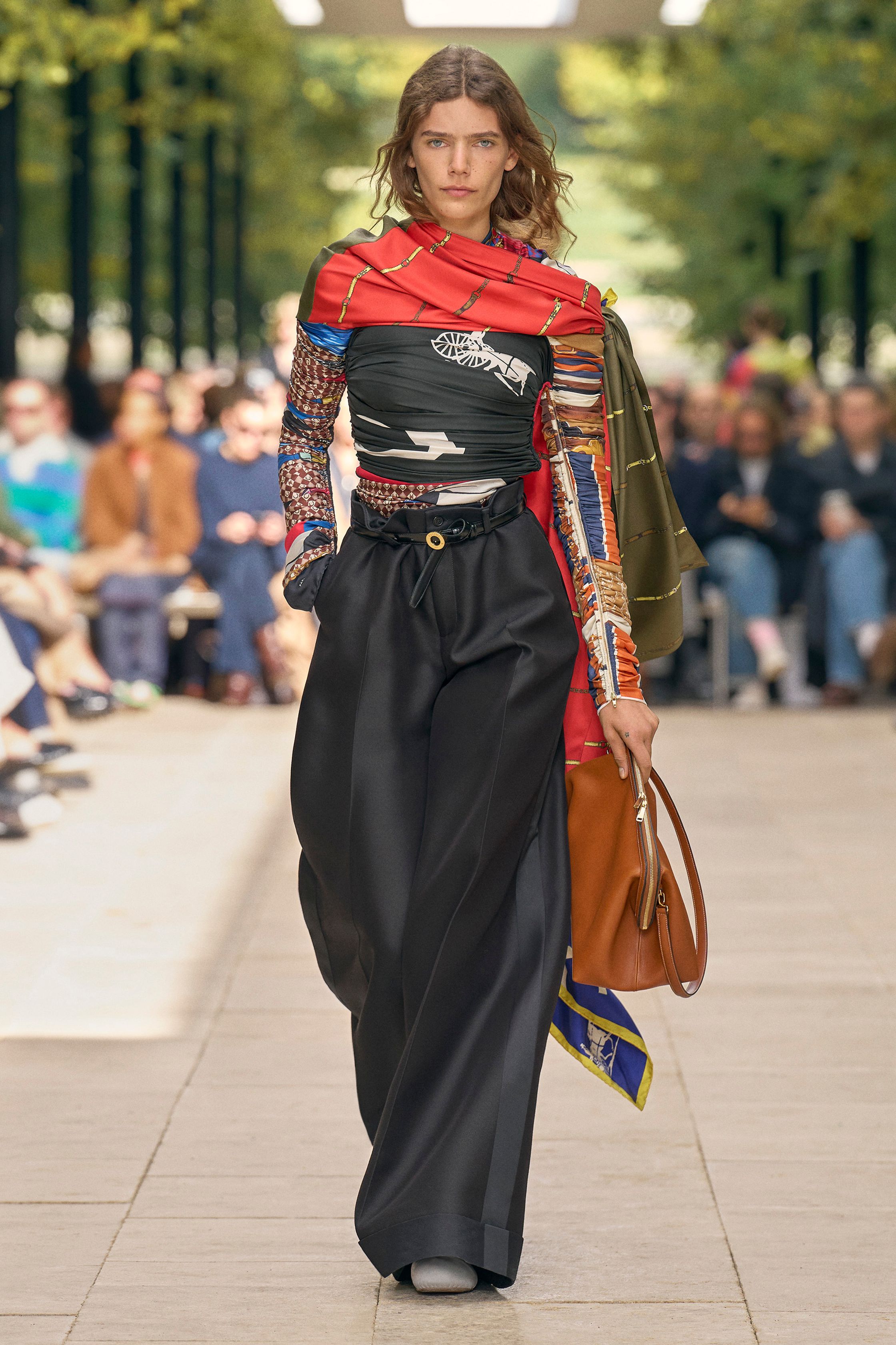 От детской обуви до сумки Luggage: история Céline длиной в 80 лет (фото 50)