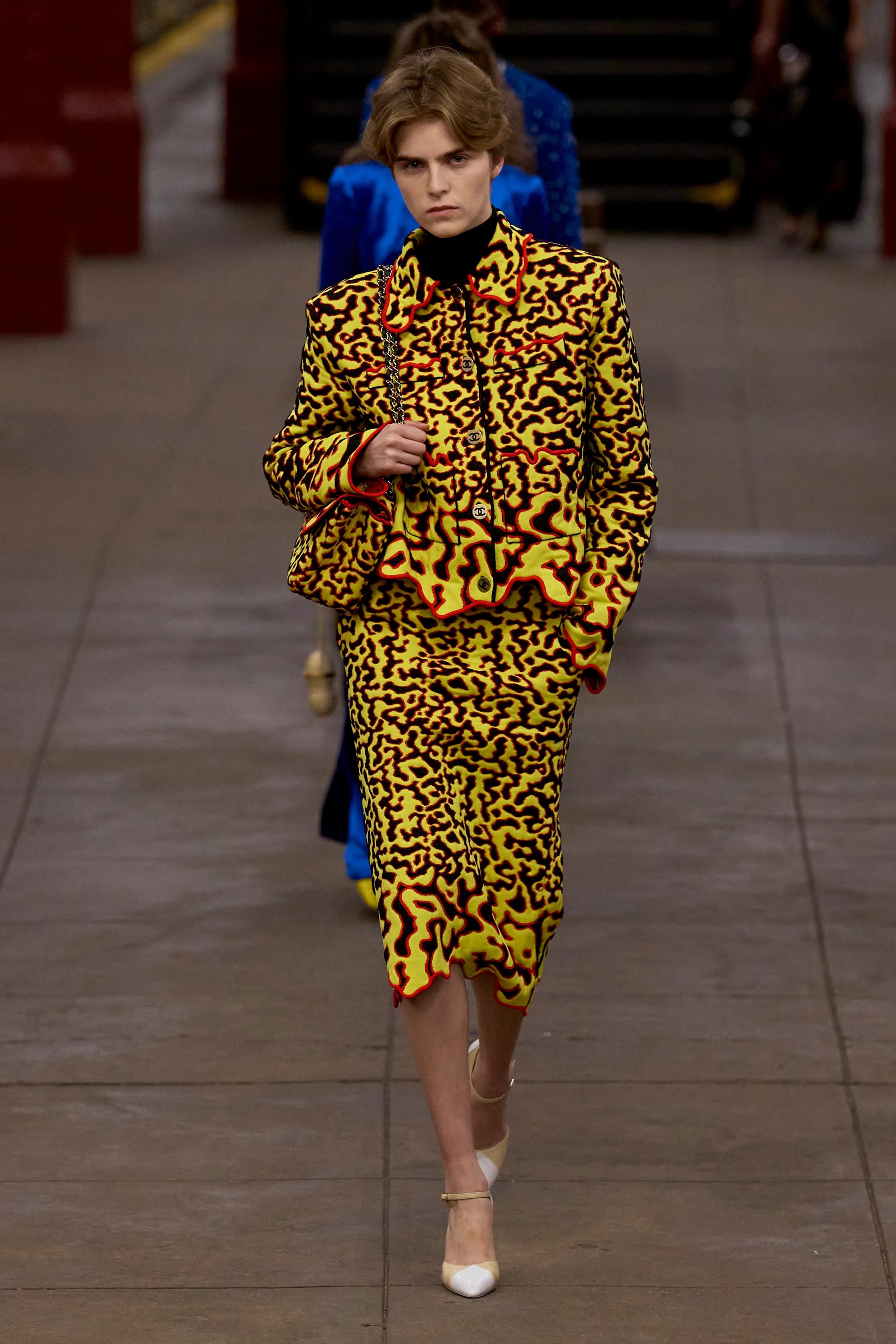 The next station is. Каким получился первый показ Chanel Metiers d'Art Матье Блази в Нью-Йорке (фото 12)