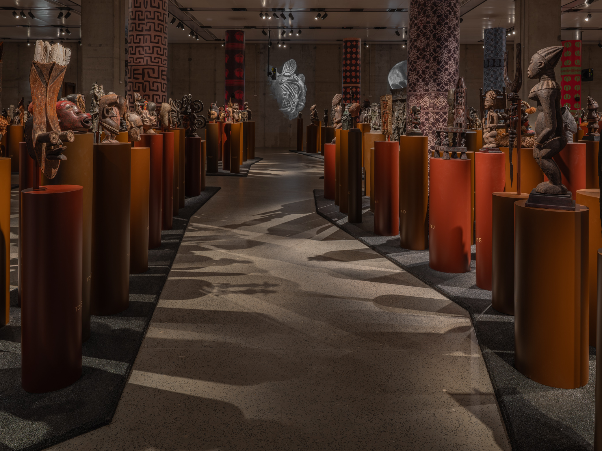 Нежные прутья, хтоническая инсталляция и искусство Африки: что посмотреть в новом музее «ЗИЛАРТ» (фото 13)