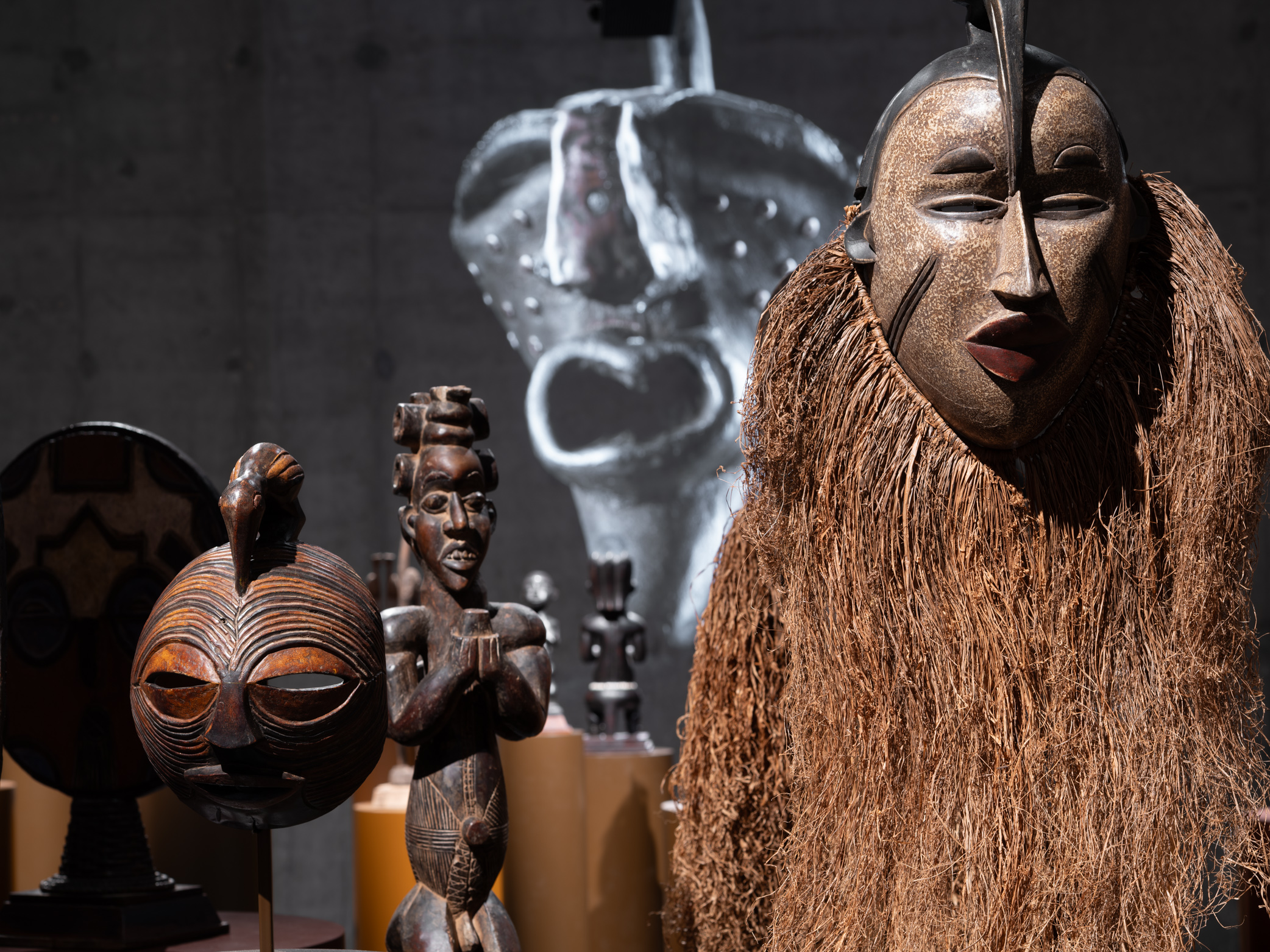 Нежные прутья, хтоническая инсталляция и искусство Африки: что посмотреть в новом музее «ЗИЛАРТ» (фото 12)