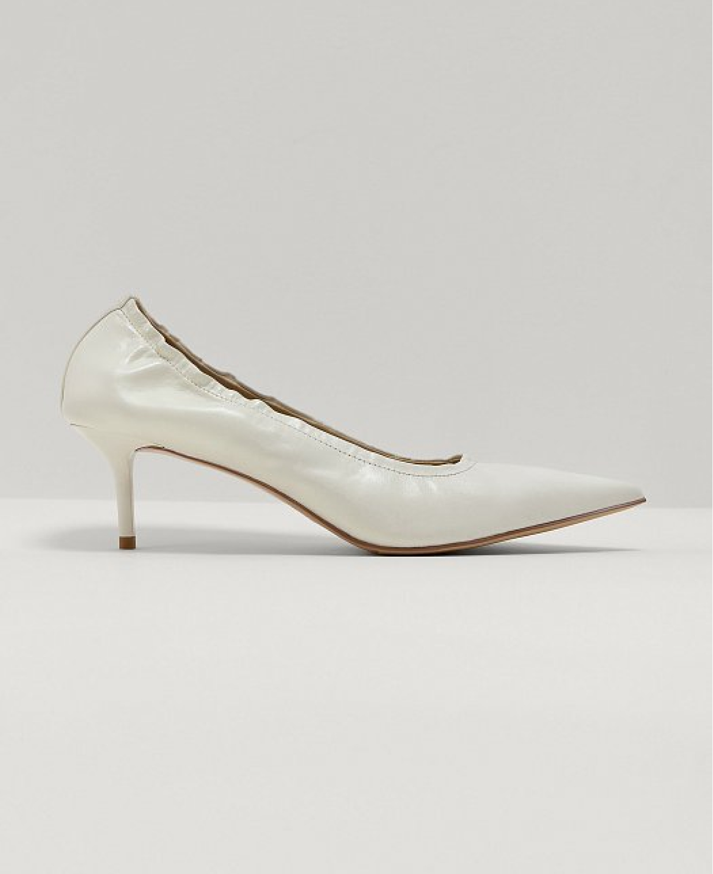 «Облачный танцор»: 40 вещей в главном цвете 2026 года по версии Pantone (фото 21)