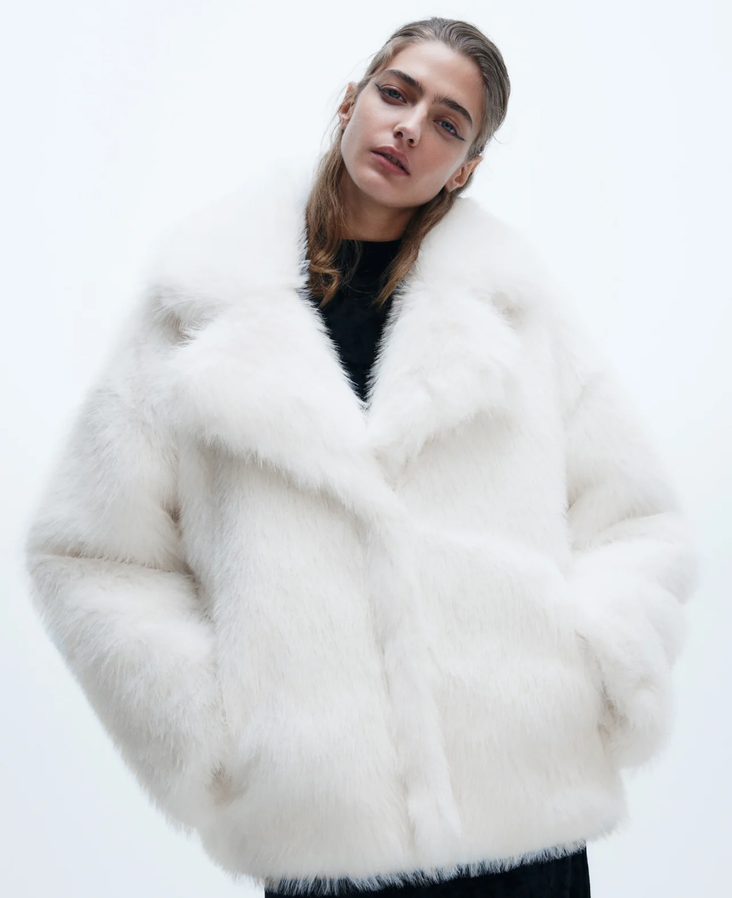 «Облачный танцор»: 40 вещей в главном цвете 2026 года по версии Pantone (фото 15)