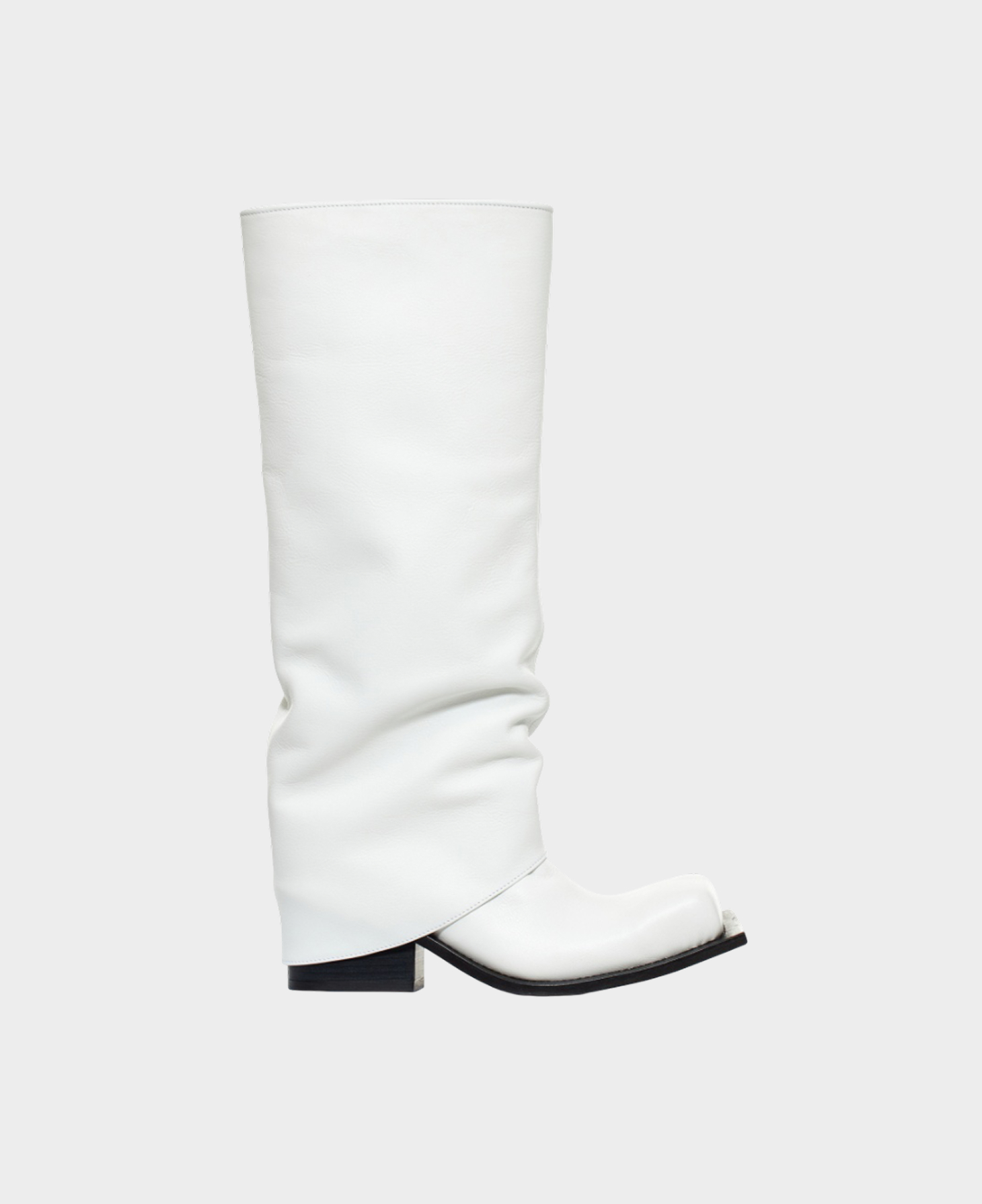 «Облачный танцор»: 40 вещей в главном цвете 2026 года по версии Pantone (фото 41)