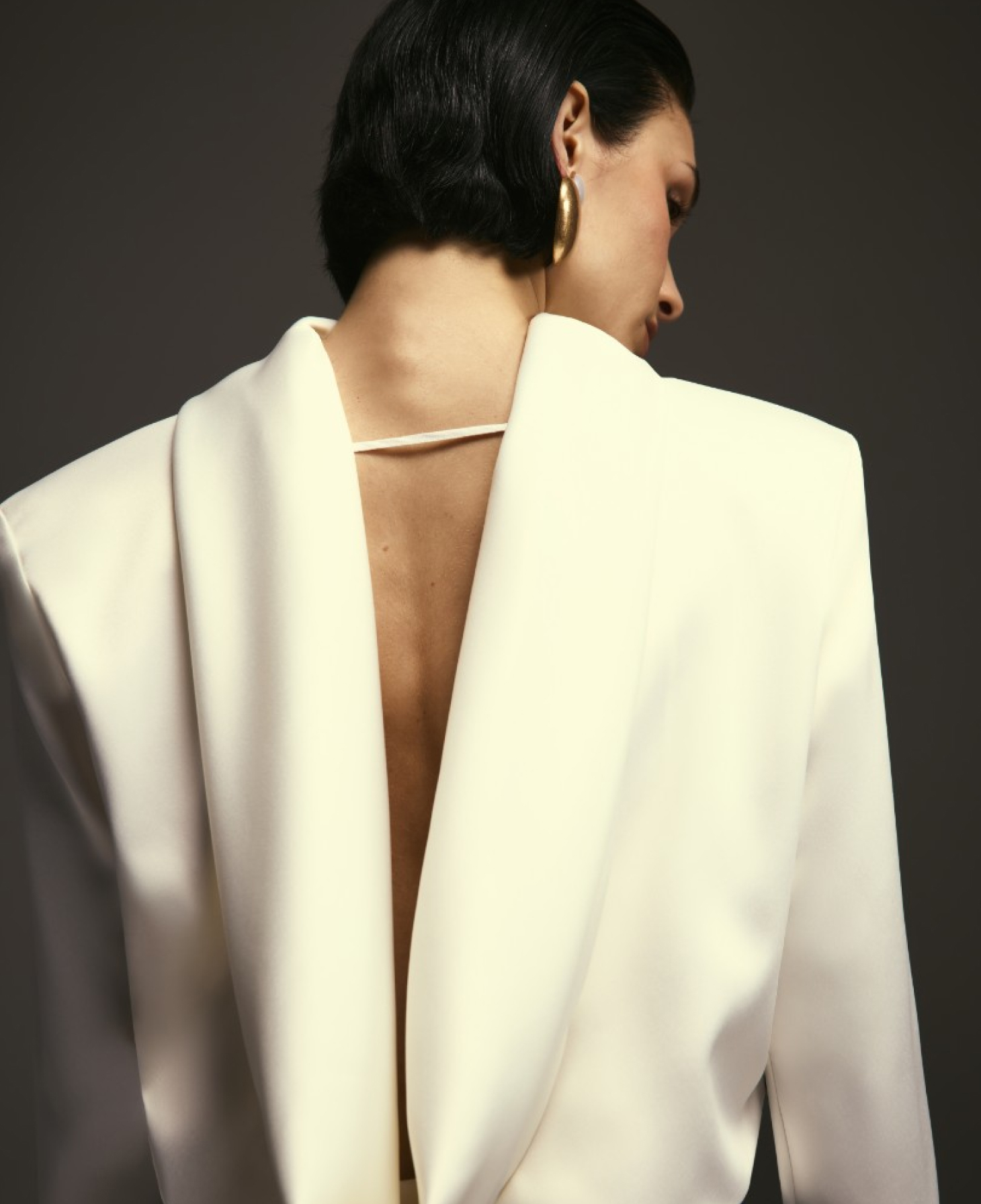 «Облачный танцор»: 40 вещей в главном цвете 2026 года по версии Pantone (фото 55)