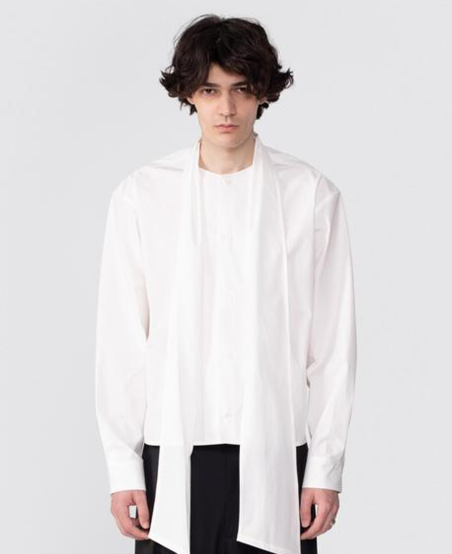 «Облачный танцор»: 40 вещей в главном цвете 2026 года по версии Pantone (фото 37)