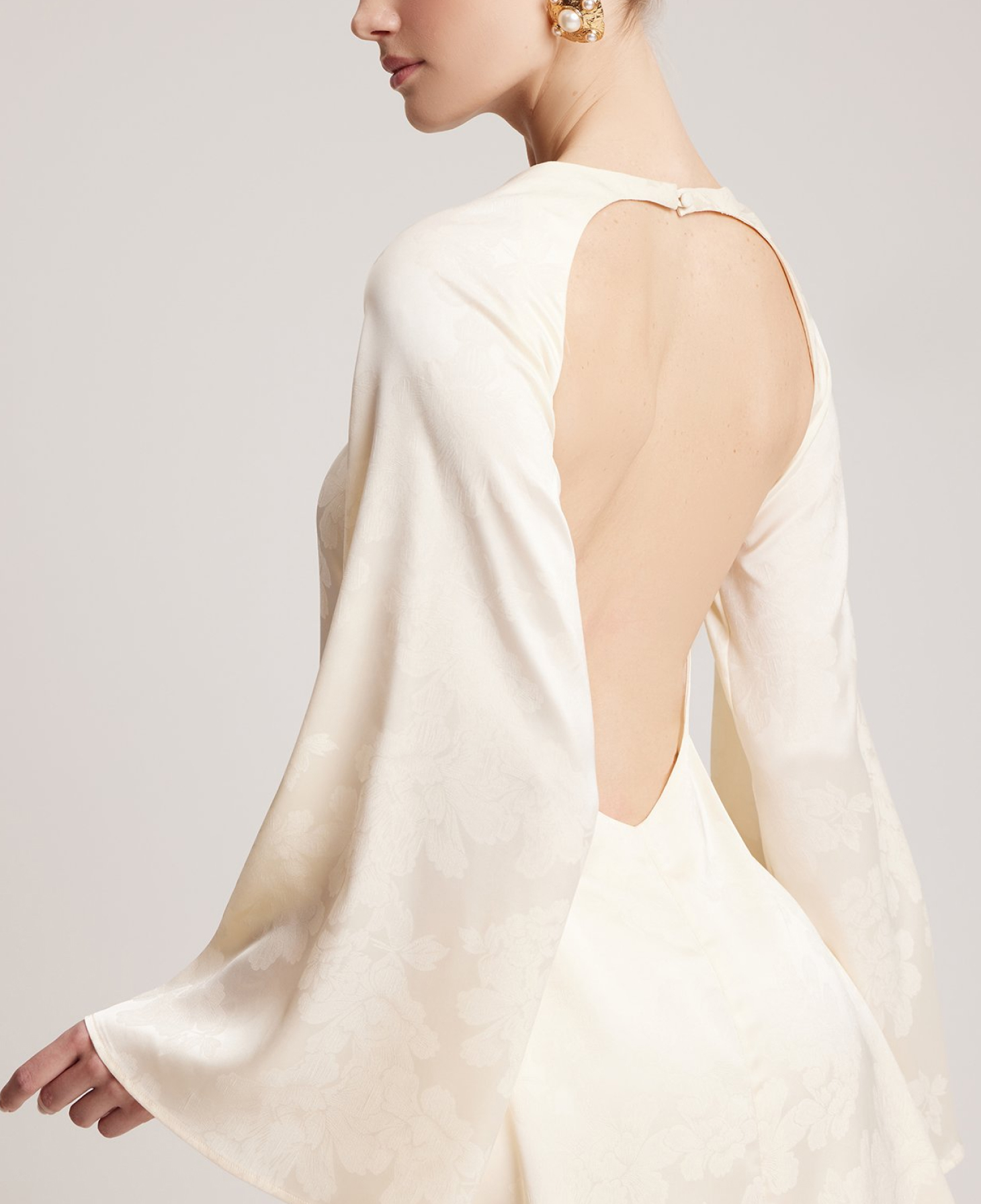 «Облачный танцор»: 40 вещей в главном цвете 2026 года по версии Pantone (фото 53)