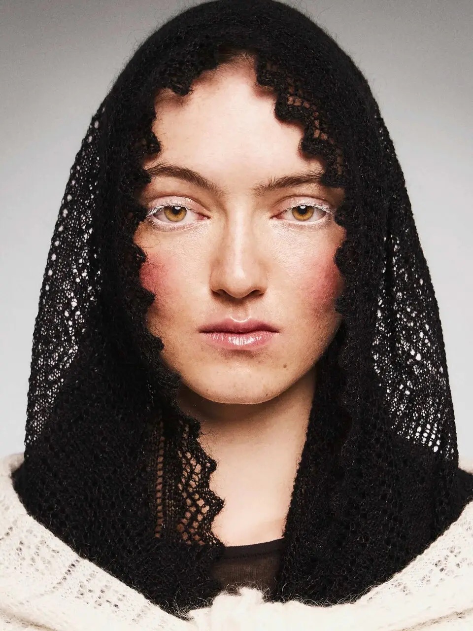 Maag выпустил коллаборацию с Фабрикой оренбургских пуховых платков (фото 1)