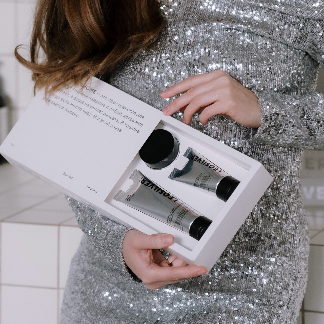 Гаджеты для ухода за кожей, сертификаты и косметика: 30 бьюти-подарков для женщин и мужчин (фото 11)